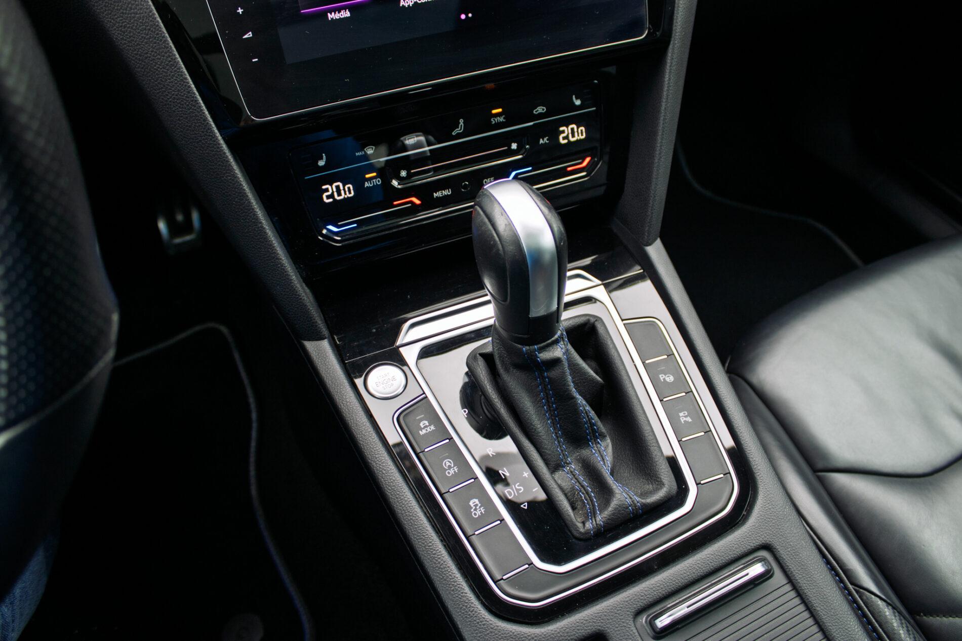 2022 Volkswagen Arteon R, biela kombi, 64 564 km