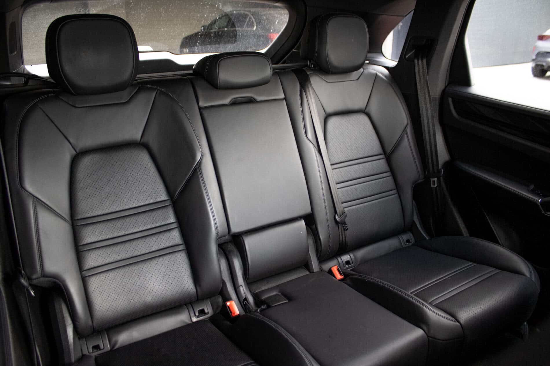 2021 Porsche Cayenne, oranžová suv, 175 466 km