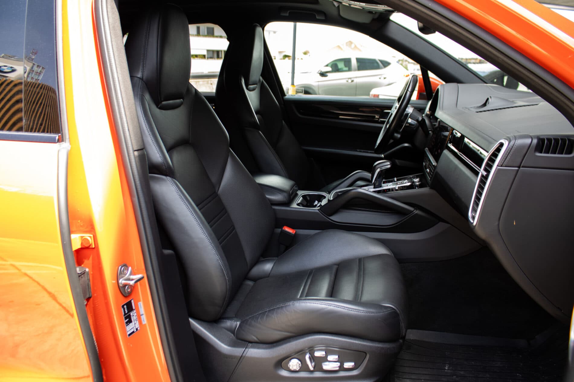 2021 Porsche Cayenne, oranžová suv, 175 466 km