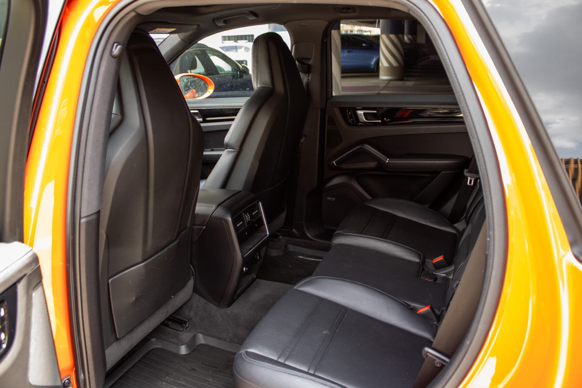 2021 Porsche Cayenne, oranžová suv, 175 466 km