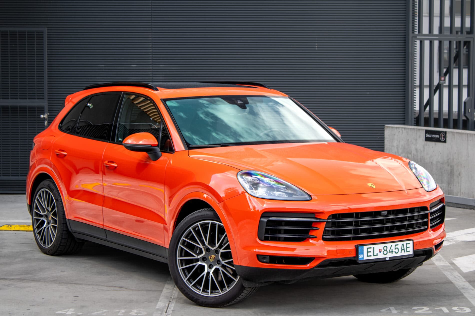 2021 Porsche Cayenne, oranžová suv, 175 466 km