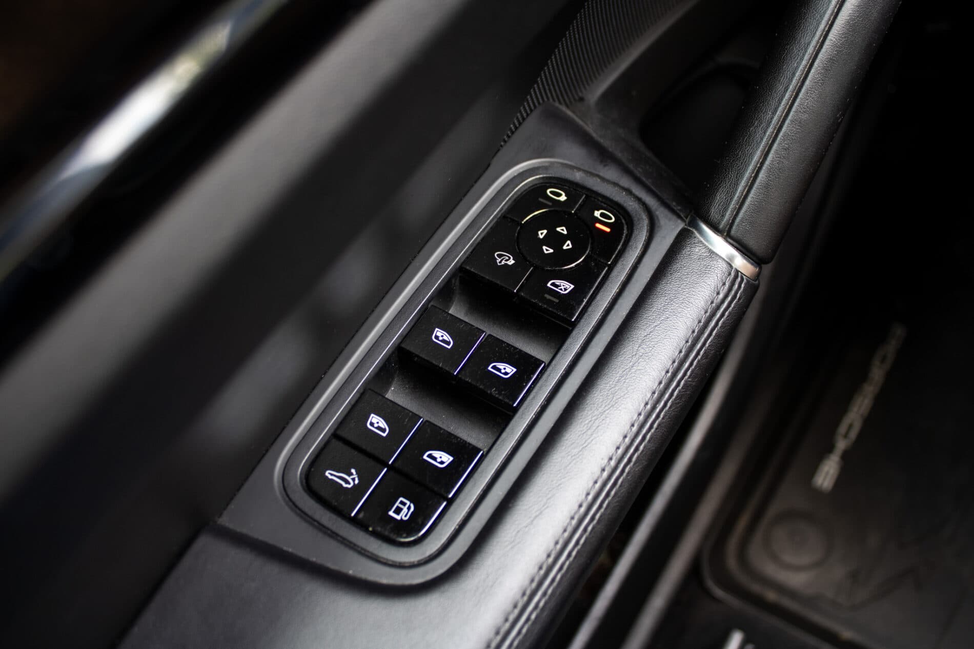 2021 Porsche Cayenne, oranžová suv, 175 466 km