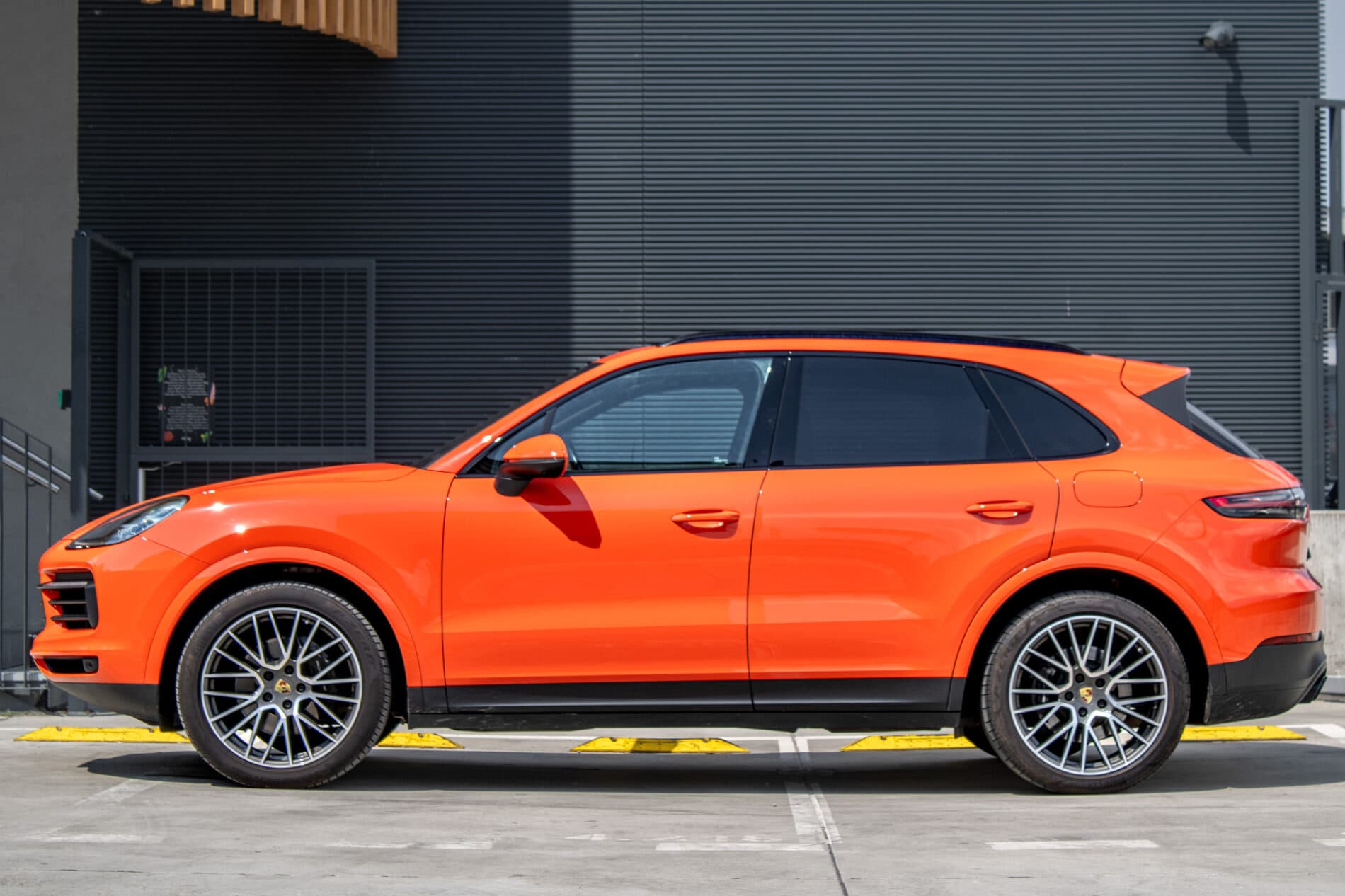 2021 Porsche Cayenne, oranžová suv, 175 466 km