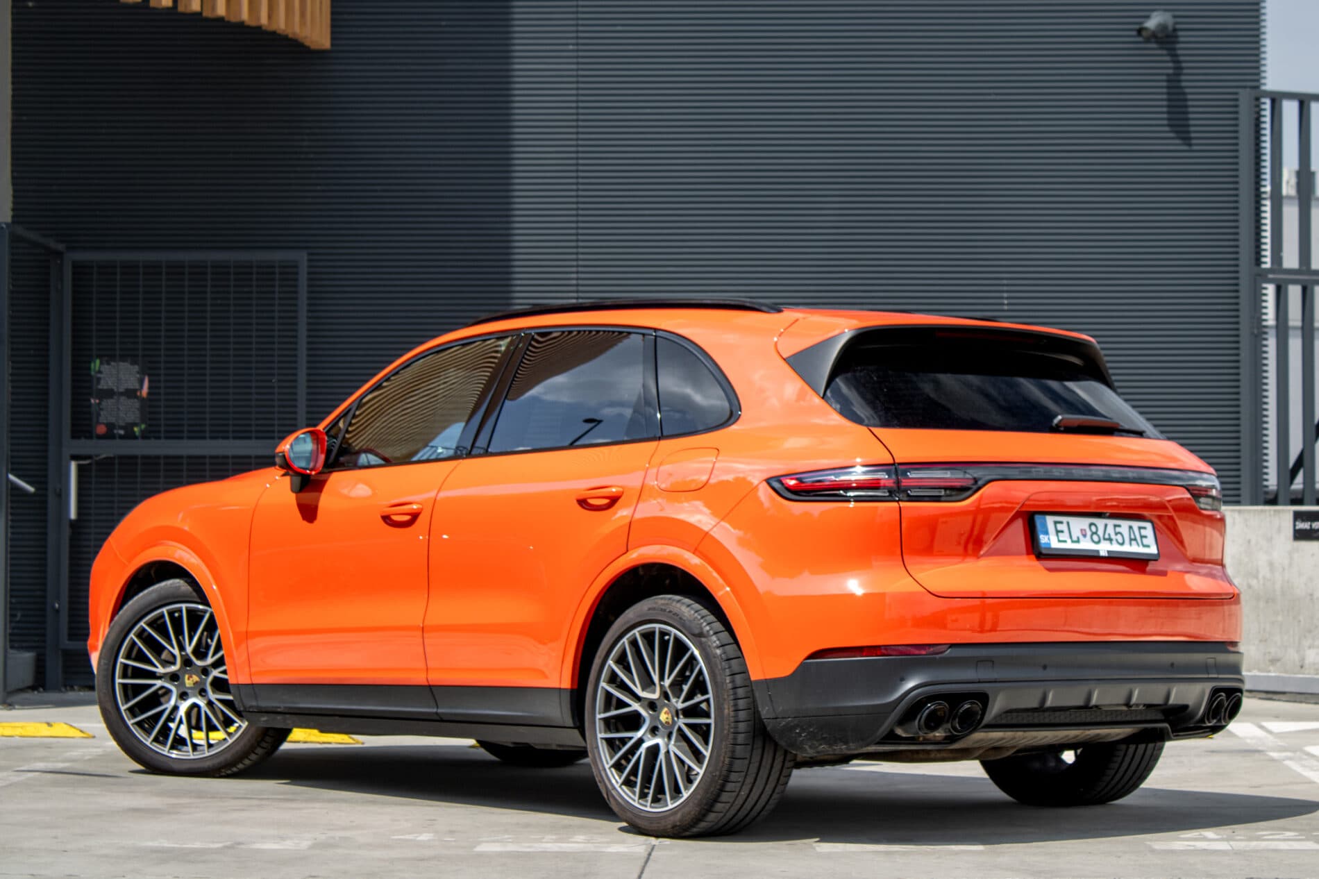 2021 Porsche Cayenne, oranžová suv, 175 466 km