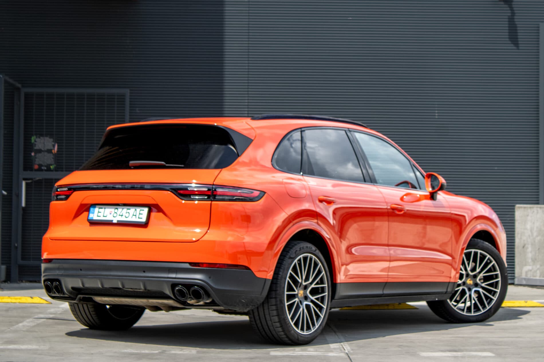 2021 Porsche Cayenne, oranžová suv, 175 466 km