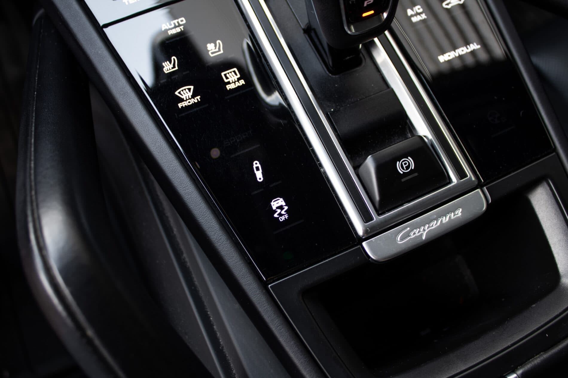 2021 Porsche Cayenne, oranžová suv, 175 466 km