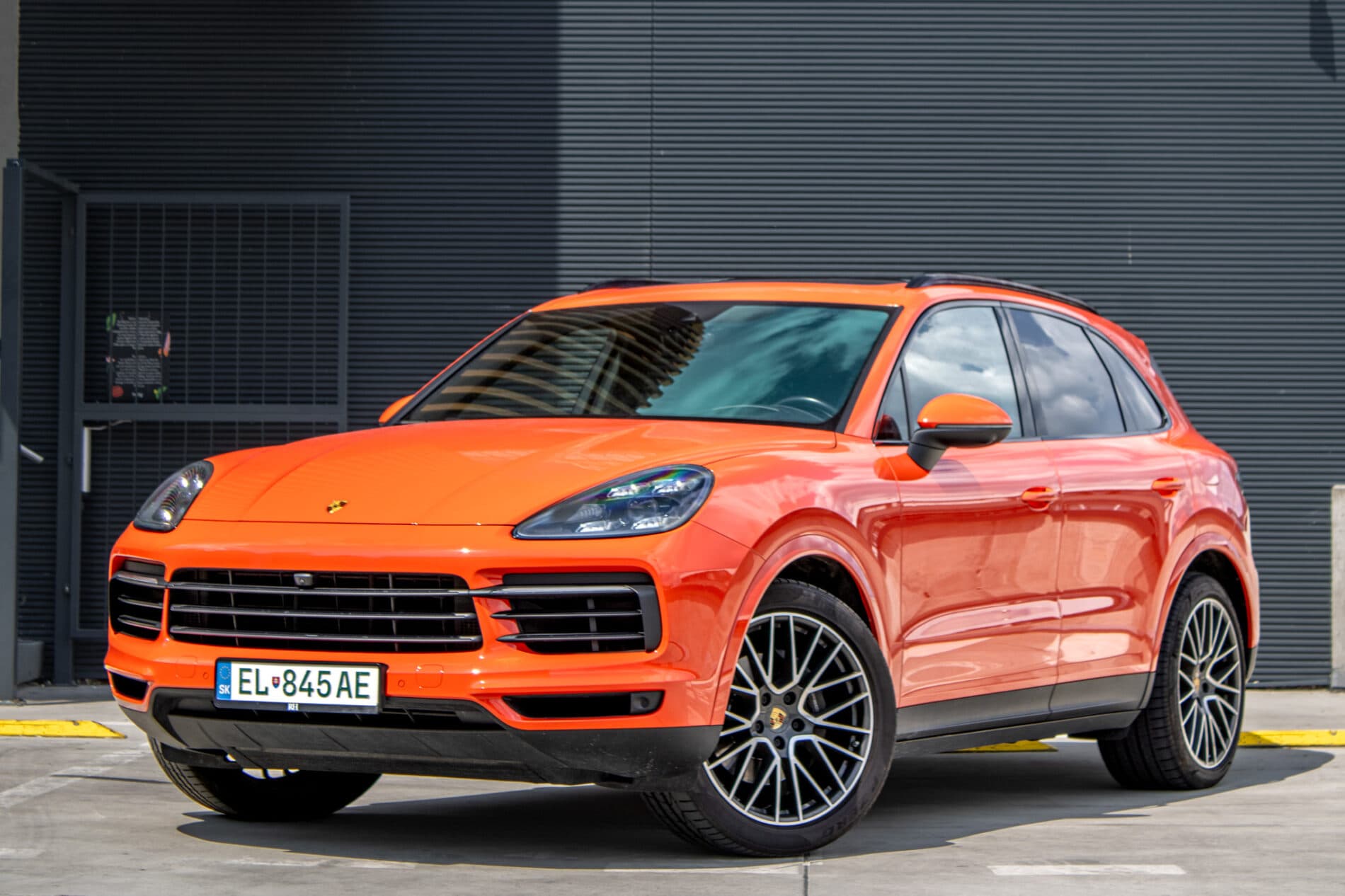 2021 Porsche Cayenne, oranžová suv, 175 466 km