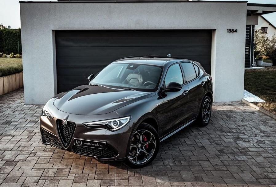 2023 Alfa Romeo Stelvio Veloce Q4, sivá suv, 17 800 km