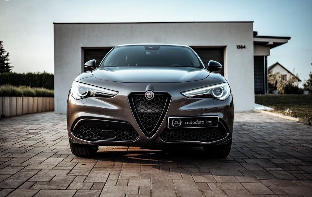 2023 Alfa Romeo Stelvio Veloce Q4, sivá suv, 17 800 km