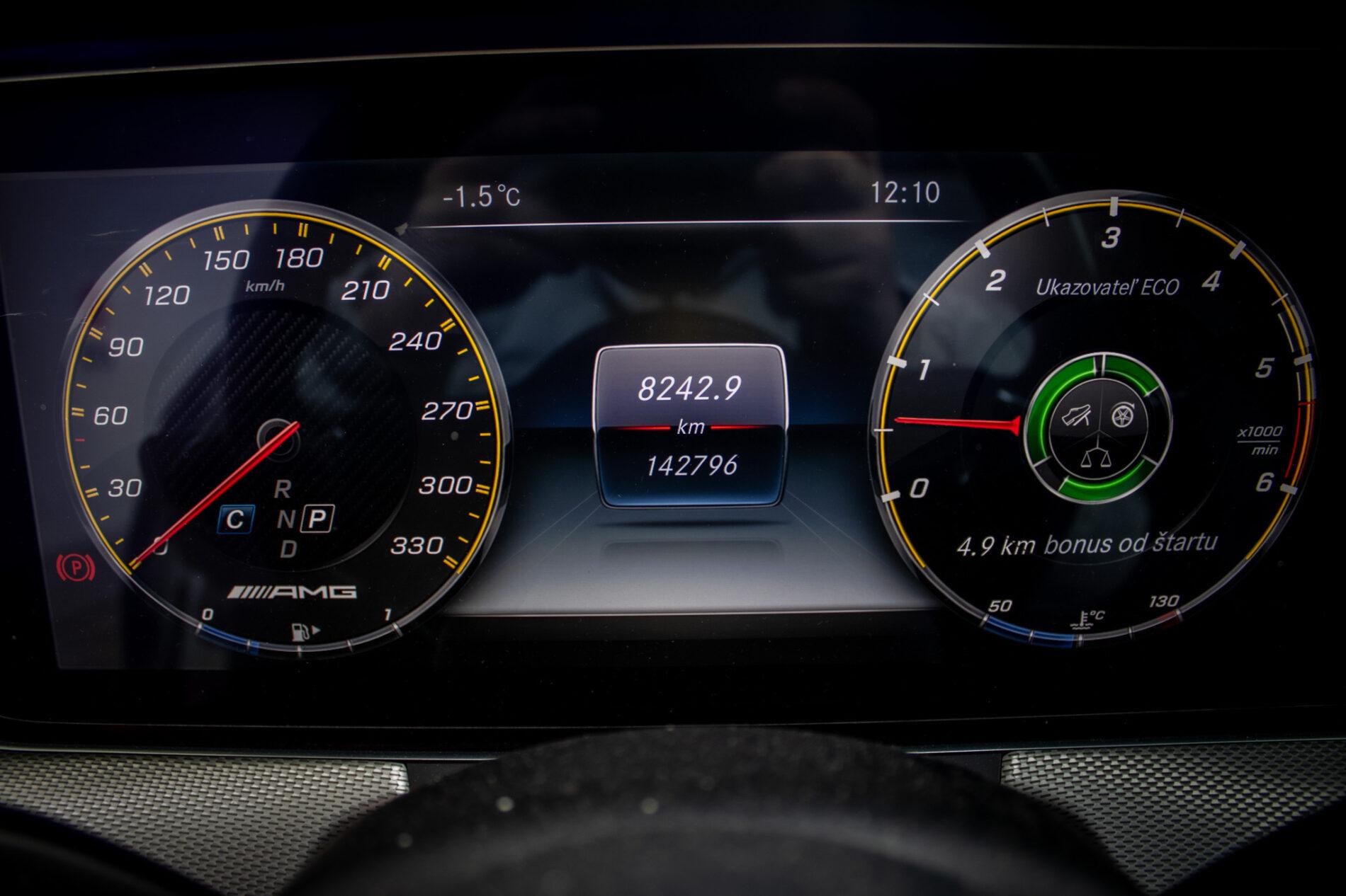 2018 Mercedes-Benz E 400d, biela sedan, 142 796 km