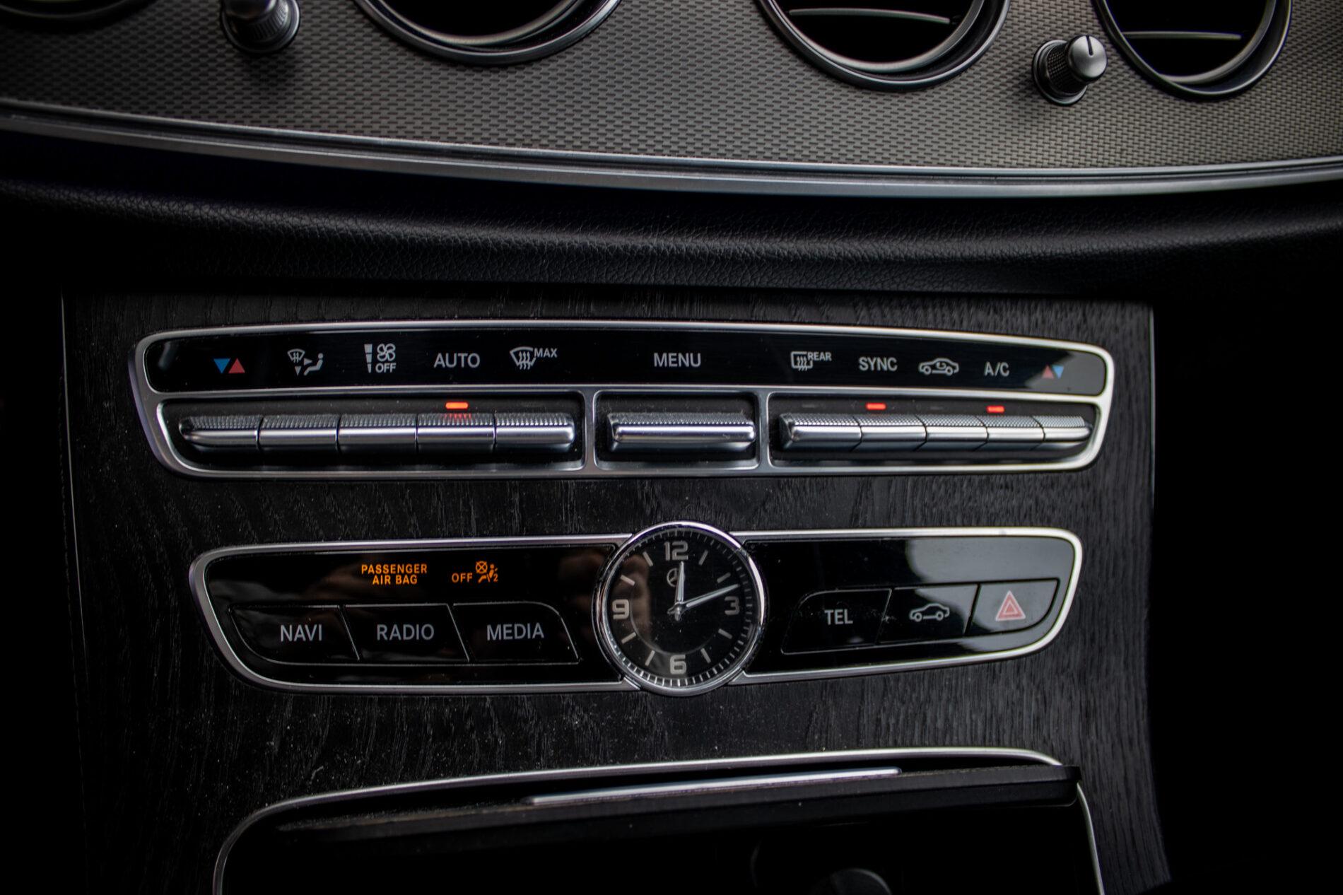2018 Mercedes-Benz E 400d, biela sedan, 142 796 km