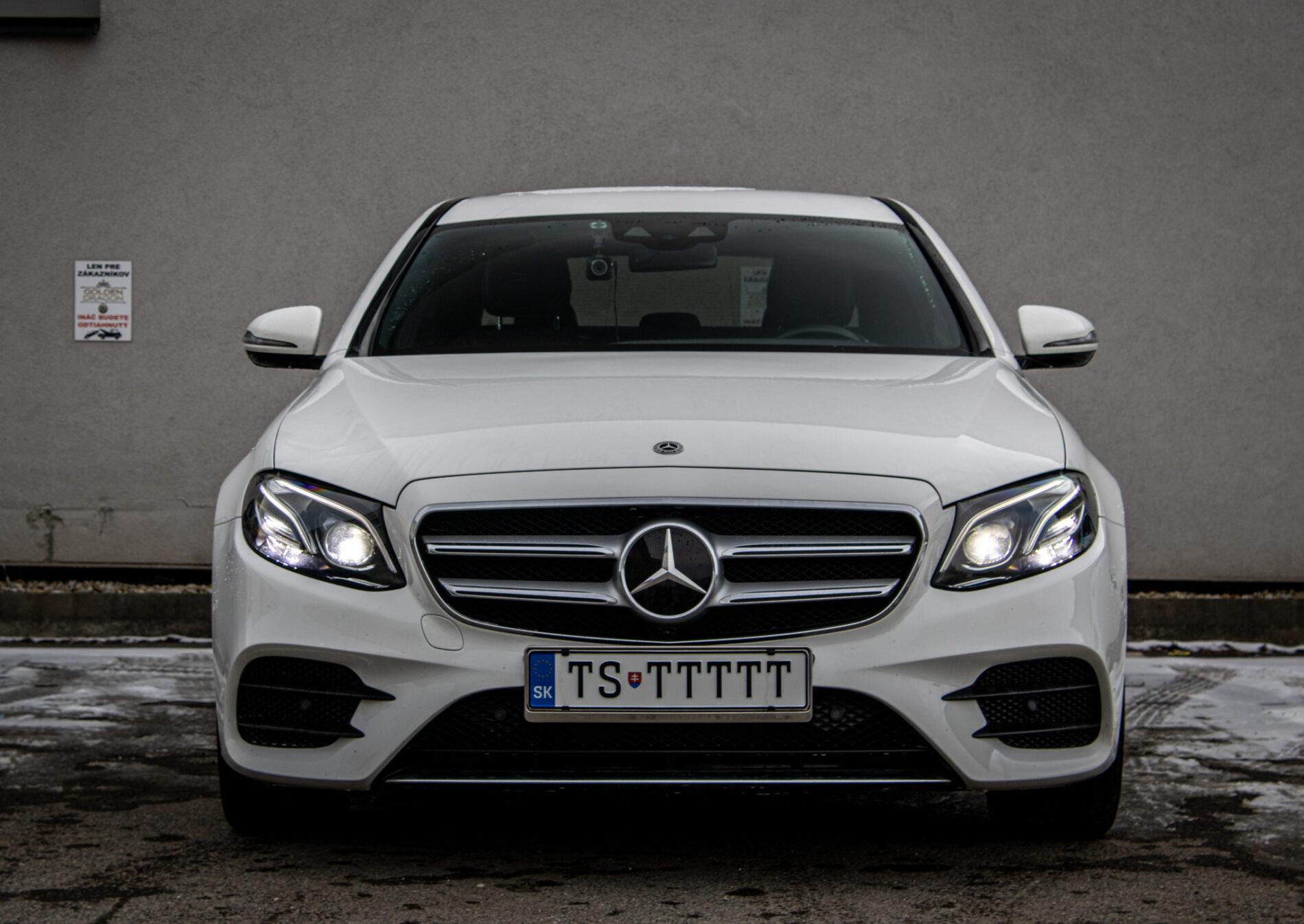2018 Mercedes-Benz E 400d, biela sedan, 142 796 km