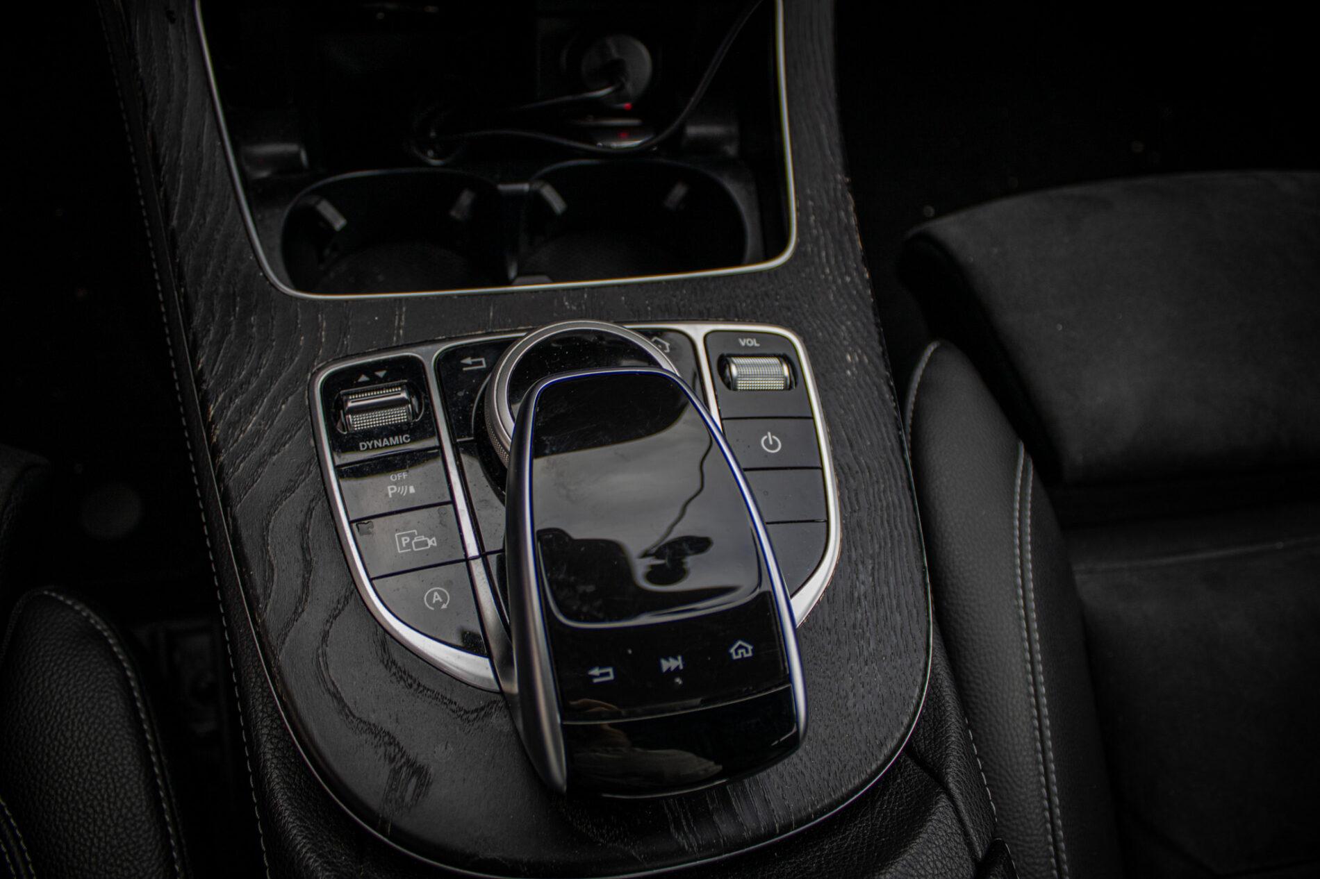 2018 Mercedes-Benz E 400d, biela sedan, 142 796 km