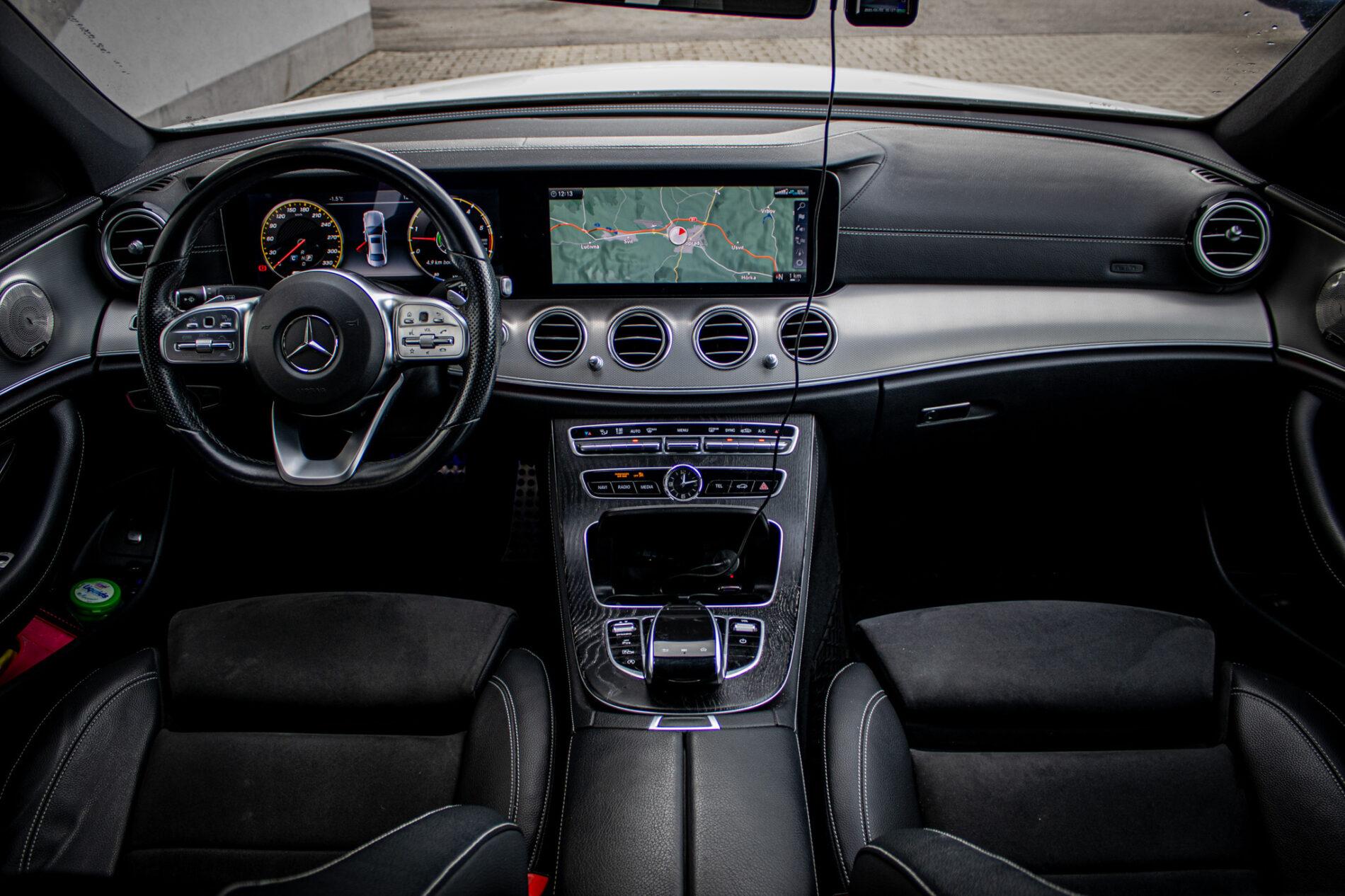 2018 Mercedes-Benz E 400d, biela sedan, 142 796 km