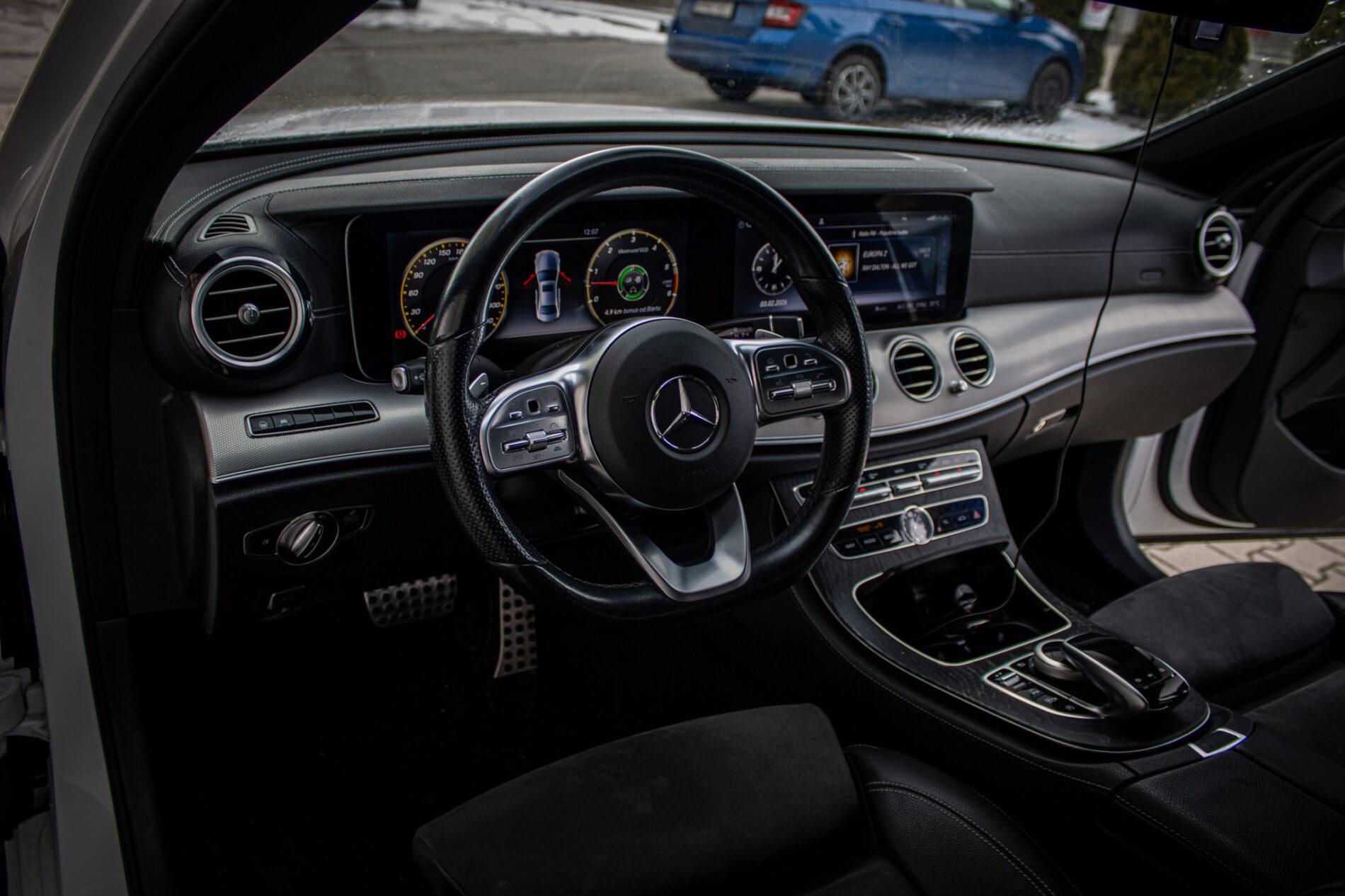 2018 Mercedes-Benz E 400d, biela sedan, 142 796 km