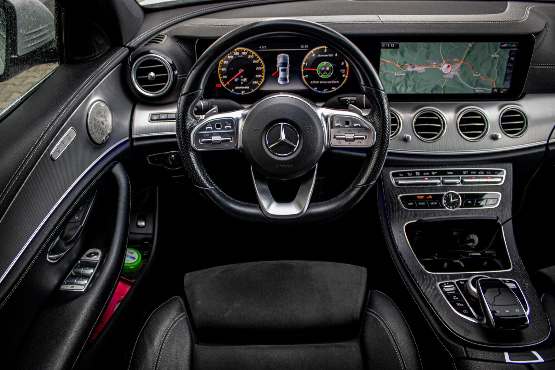 2018 Mercedes-Benz E 400d, biela sedan, 142 796 km