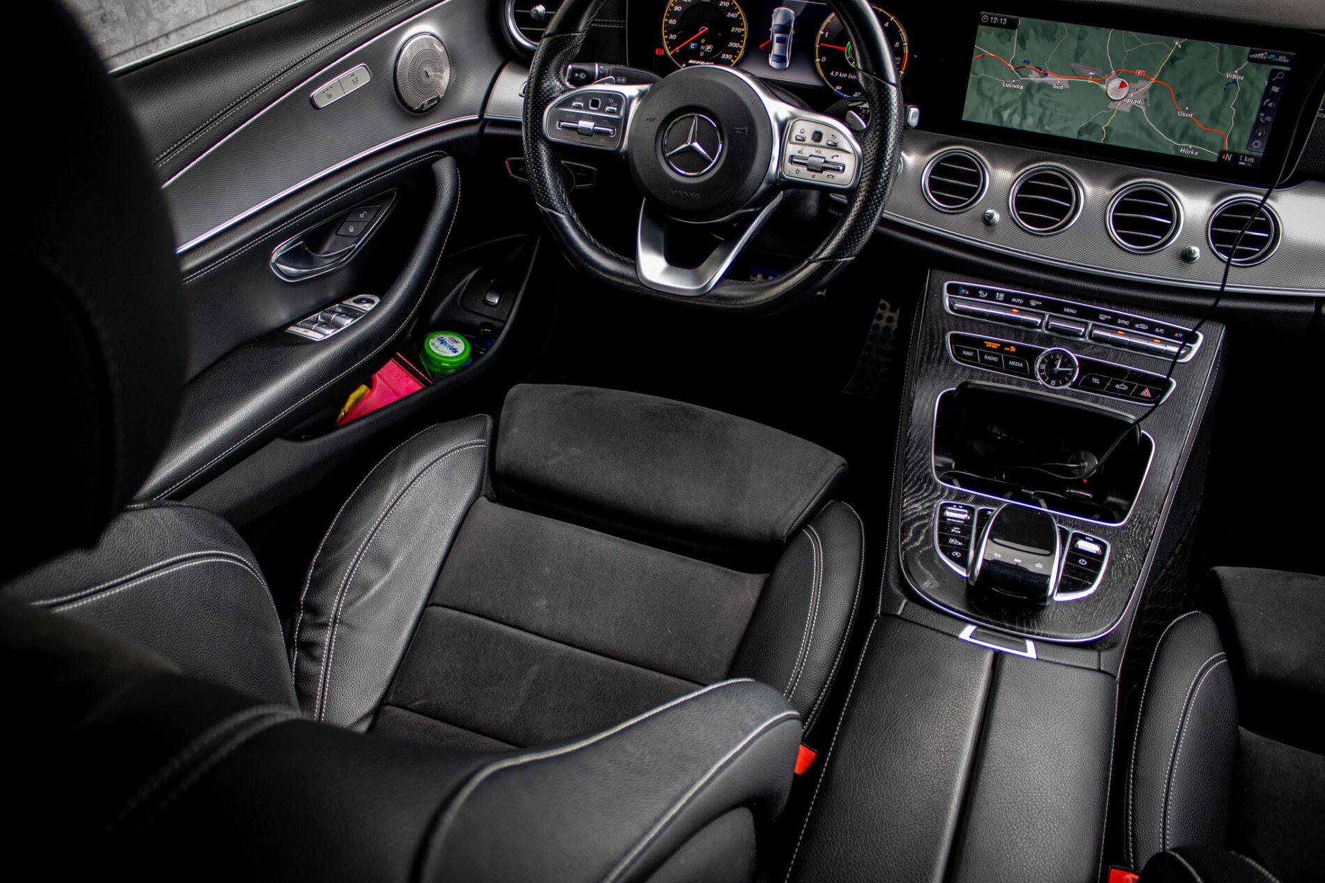 2018 Mercedes-Benz E 400d, biela sedan, 142 796 km