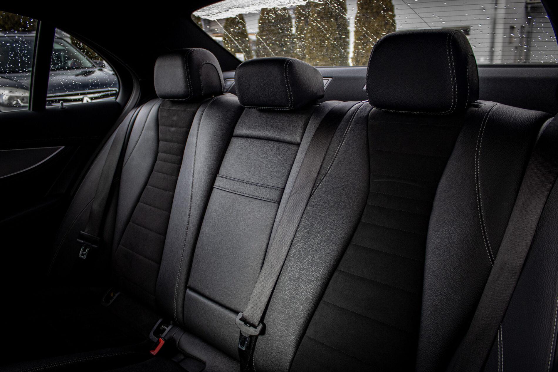 2018 Mercedes-Benz E 400d, biela sedan, 142 796 km