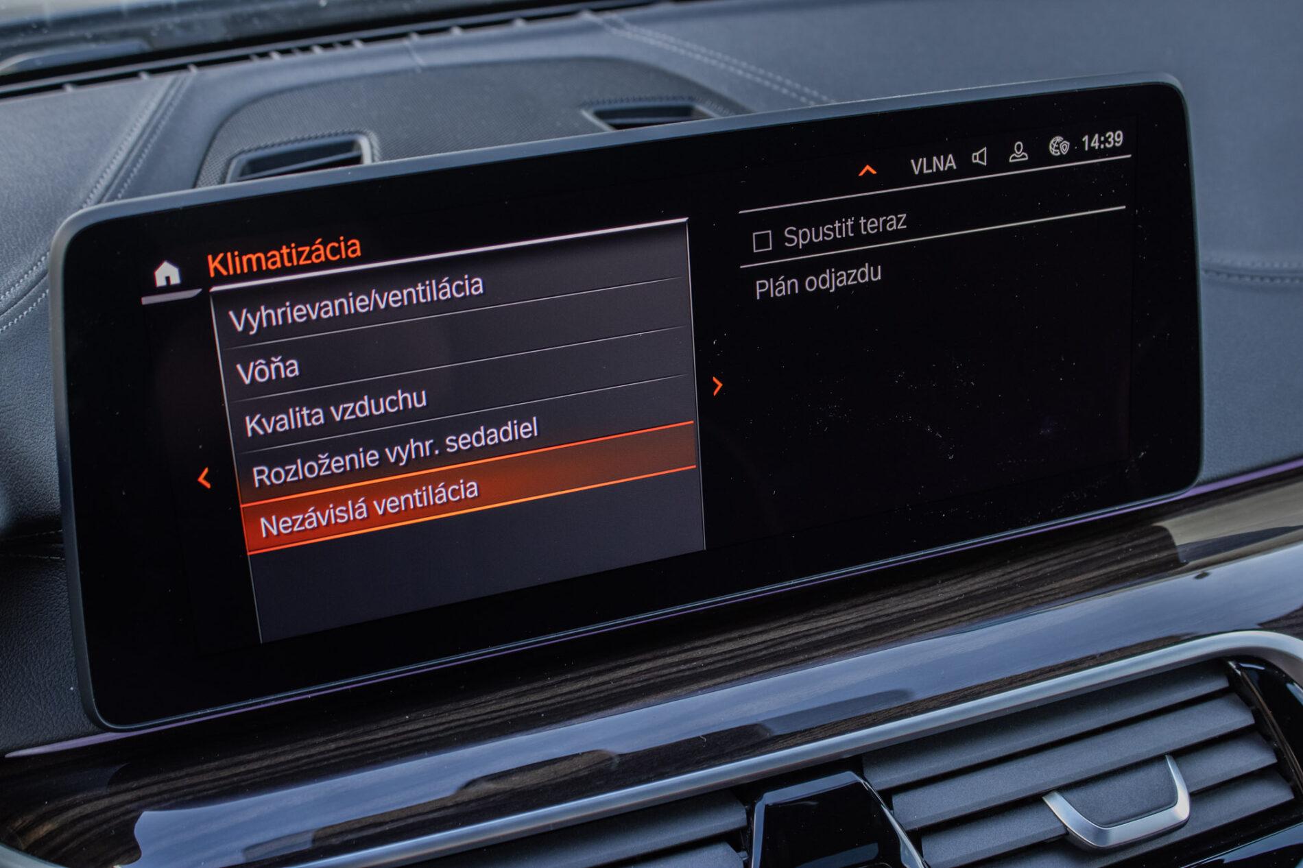 2021 BMW 540d, sivá sedan, 46 152 km