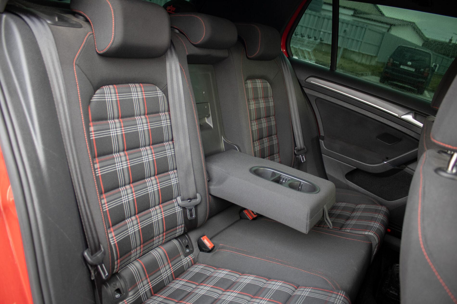 2018 Volkswagen Golf GTI, červená hatchback, 160 435 km