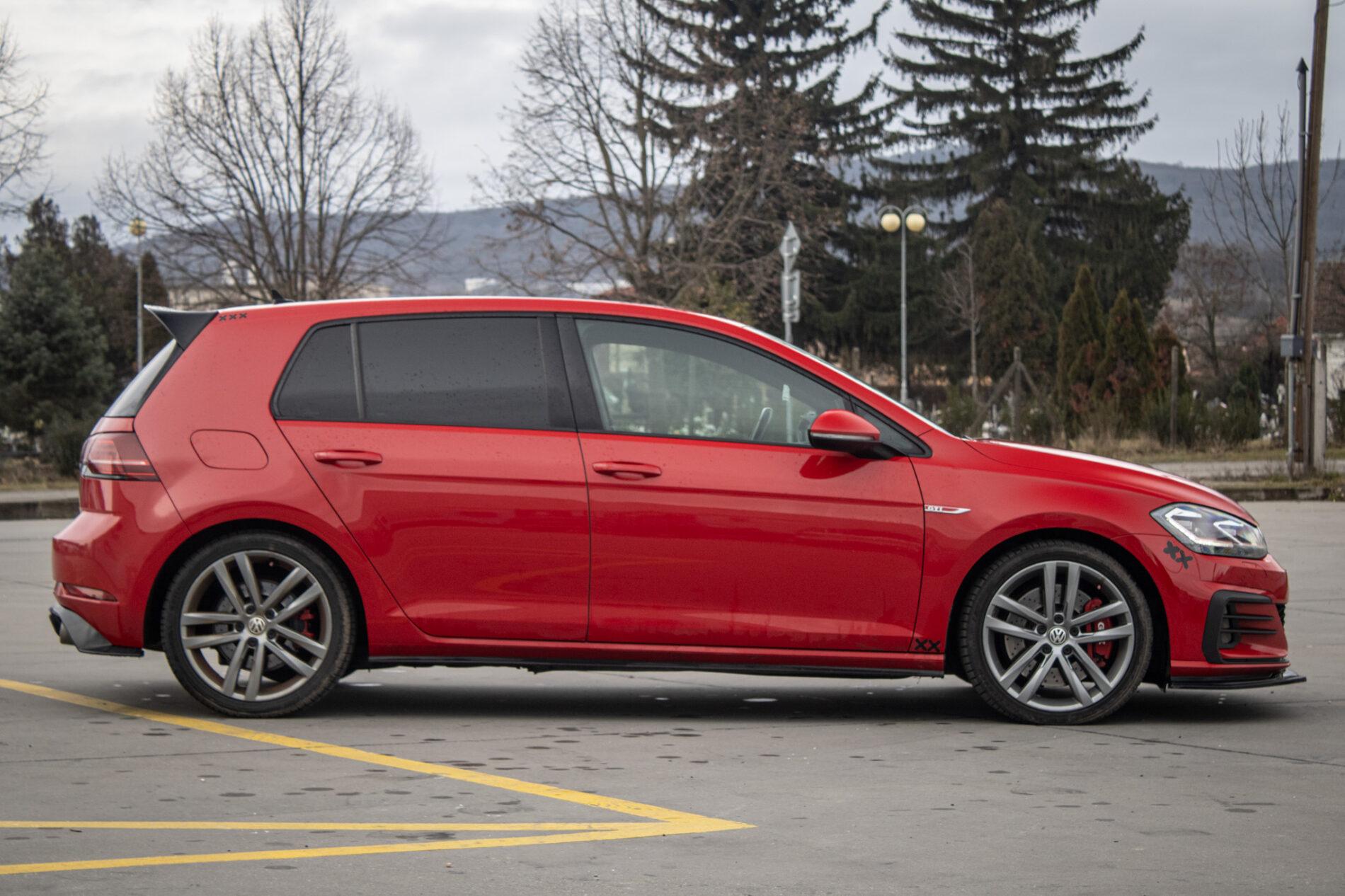 2018 Volkswagen Golf GTI, červená hatchback, 160 435 km