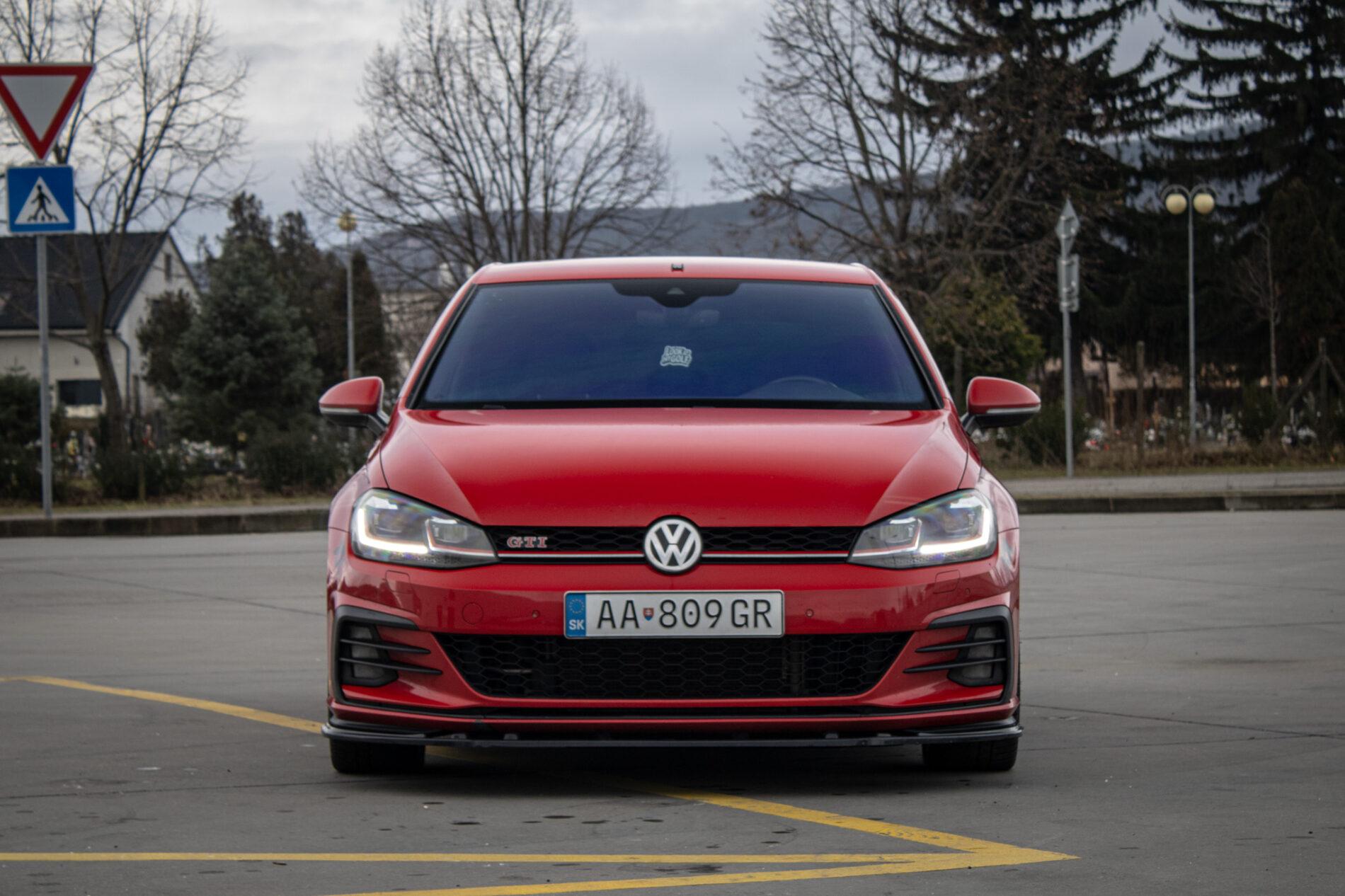 2018 Volkswagen Golf GTI, červená hatchback, 160 435 km