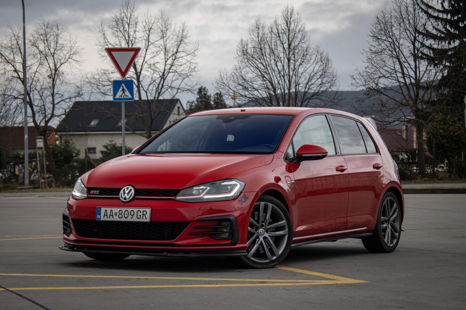2018 Volkswagen Golf GTI, červená hatchback, 160 435 km