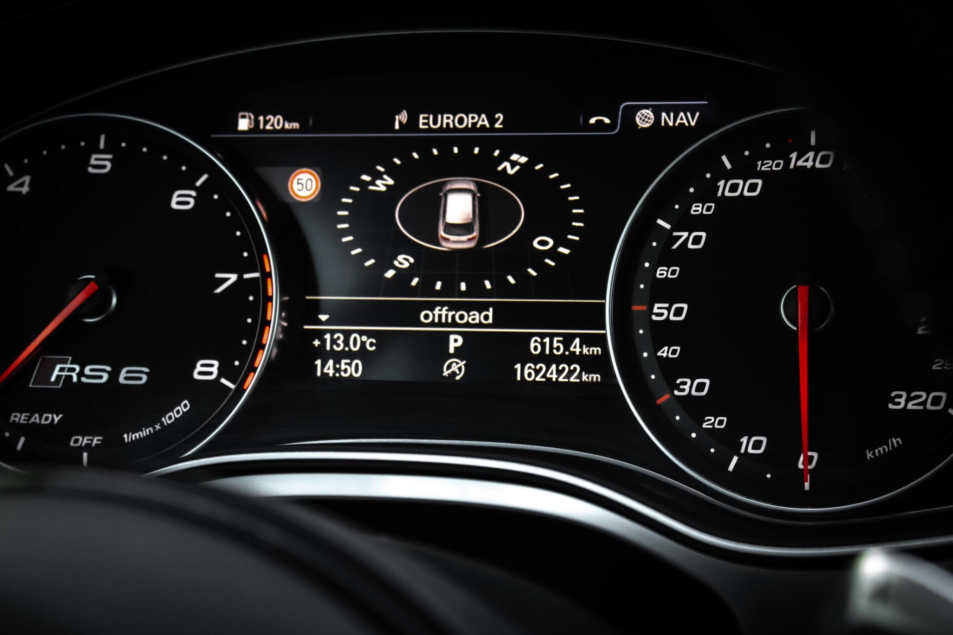 2016 AUDI RS6 Perf., sivá kombi, 162 430 km