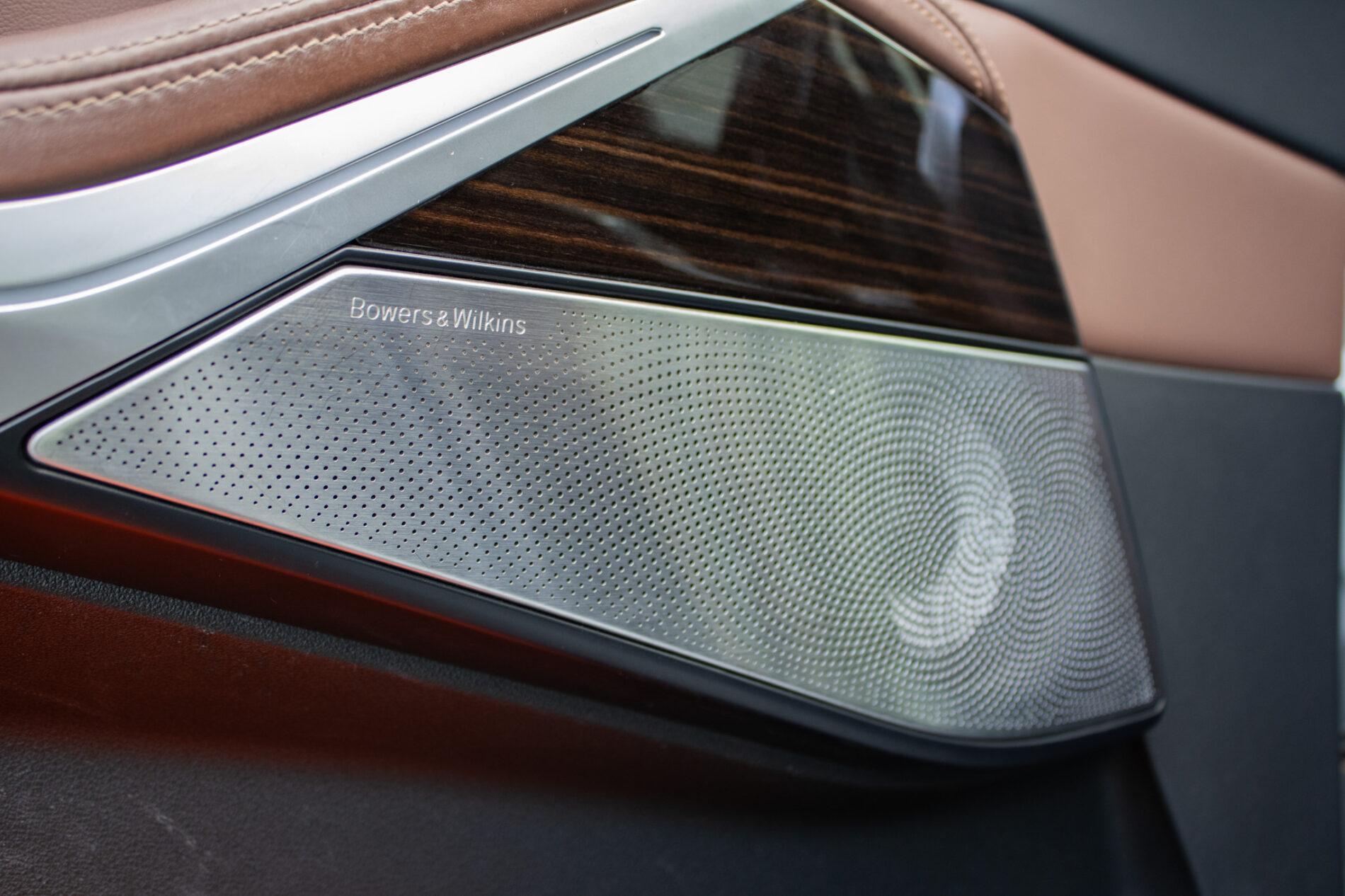 2020 BMW X7 M50d, biela suv, 129 000 km