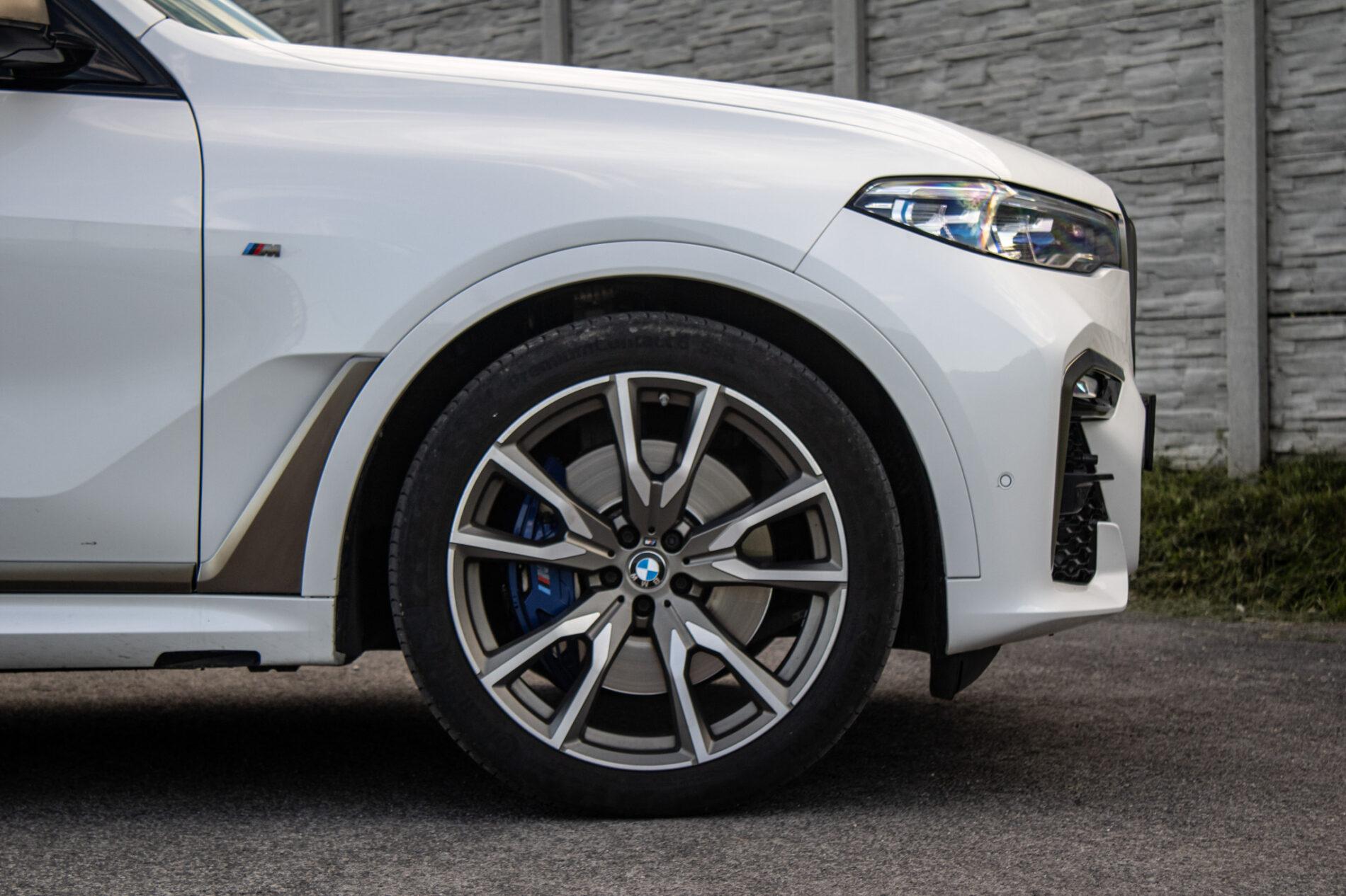2020 BMW X7 M50d, biela suv, 129 000 km