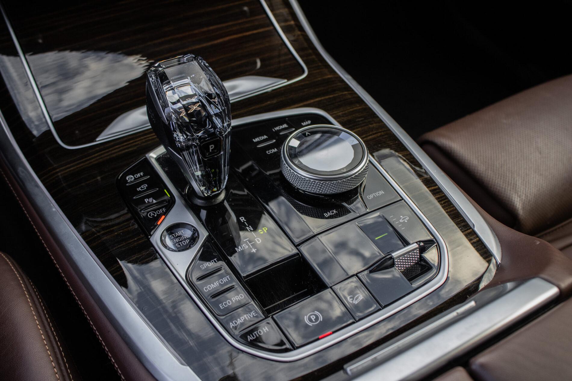 2020 BMW X7 M50d, biela suv, 129 000 km