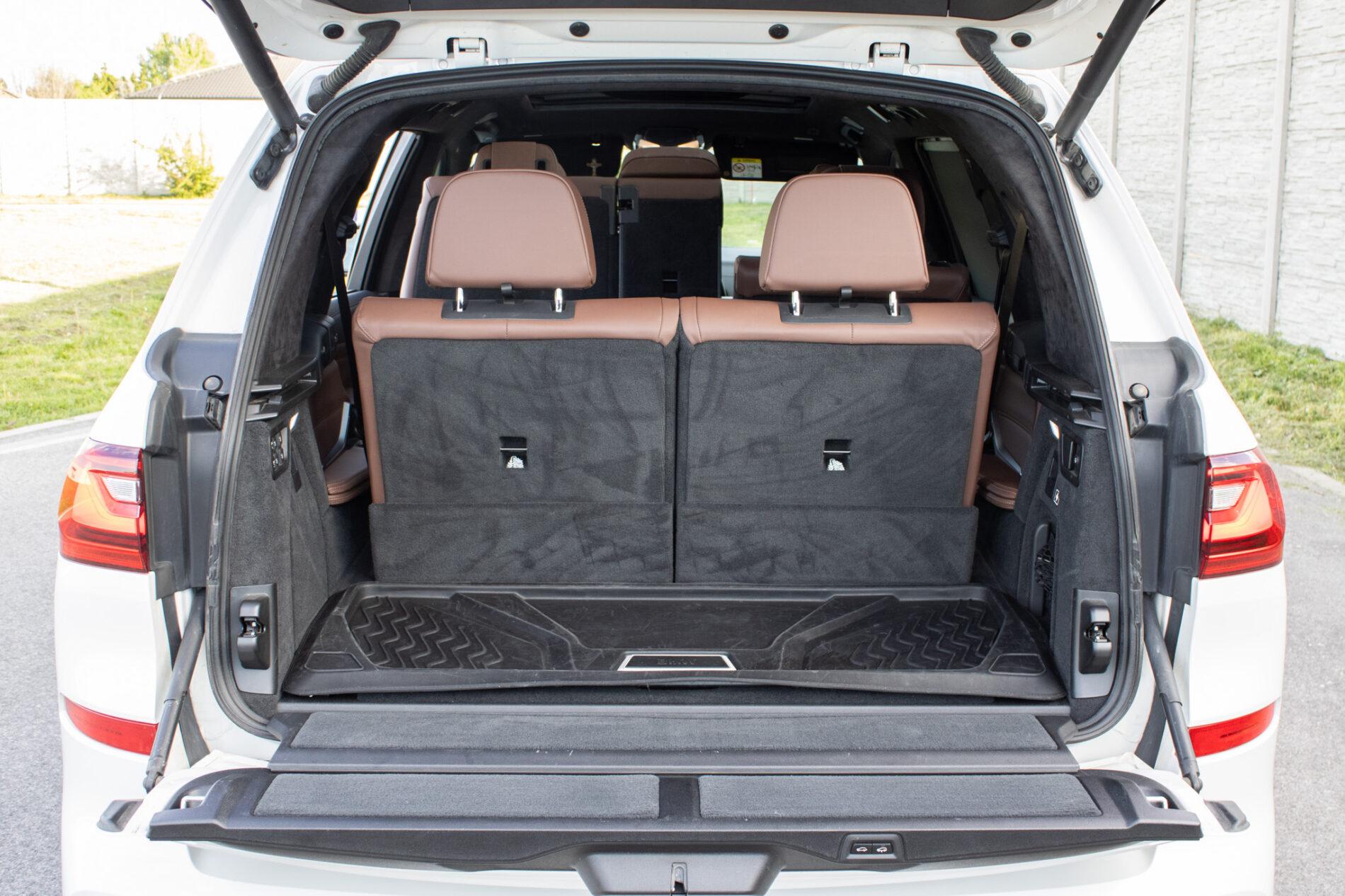 2020 BMW X7 M50d, biela suv, 129 000 km