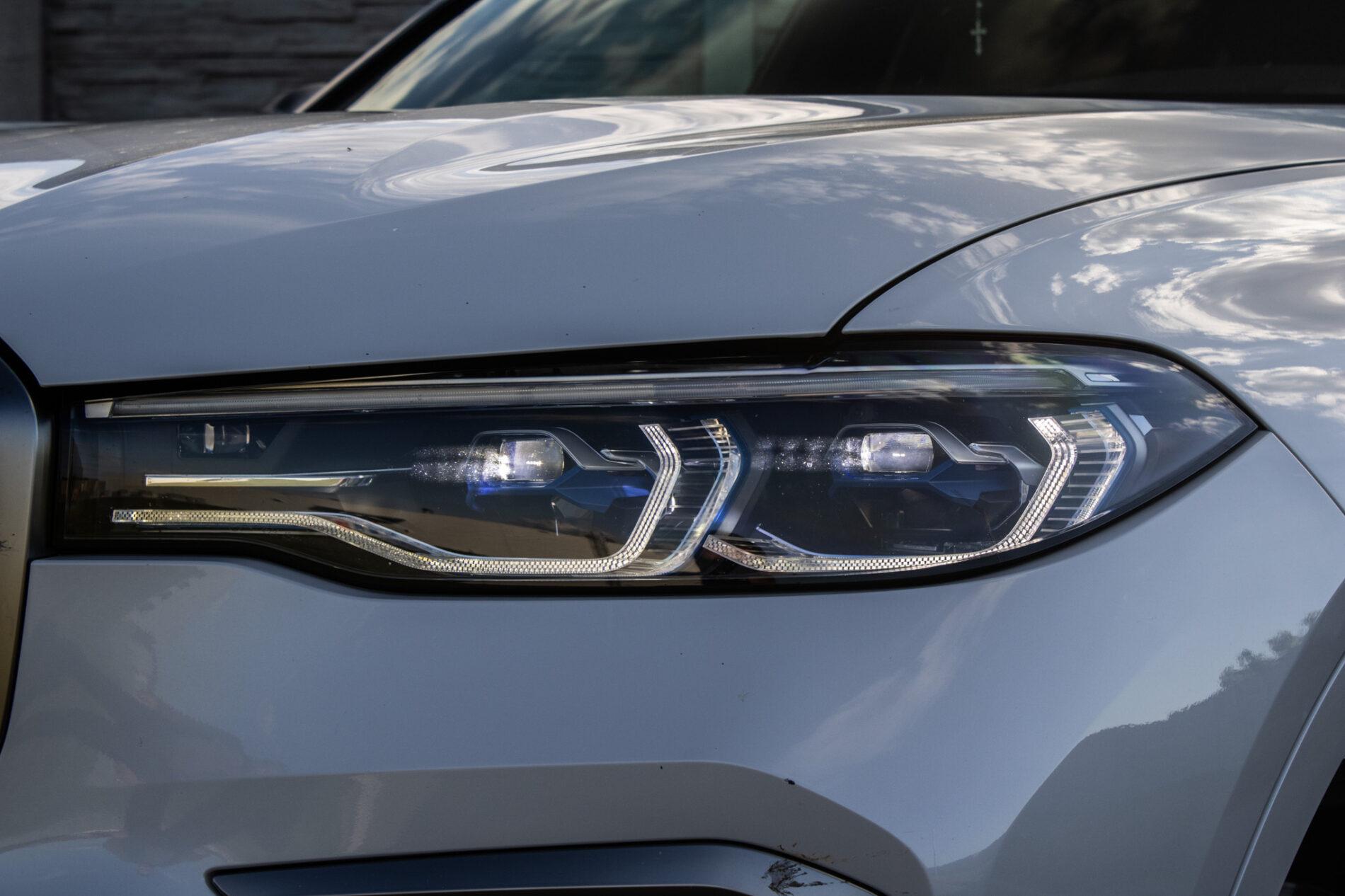 2020 BMW X7 M50d, biela suv, 129 000 km