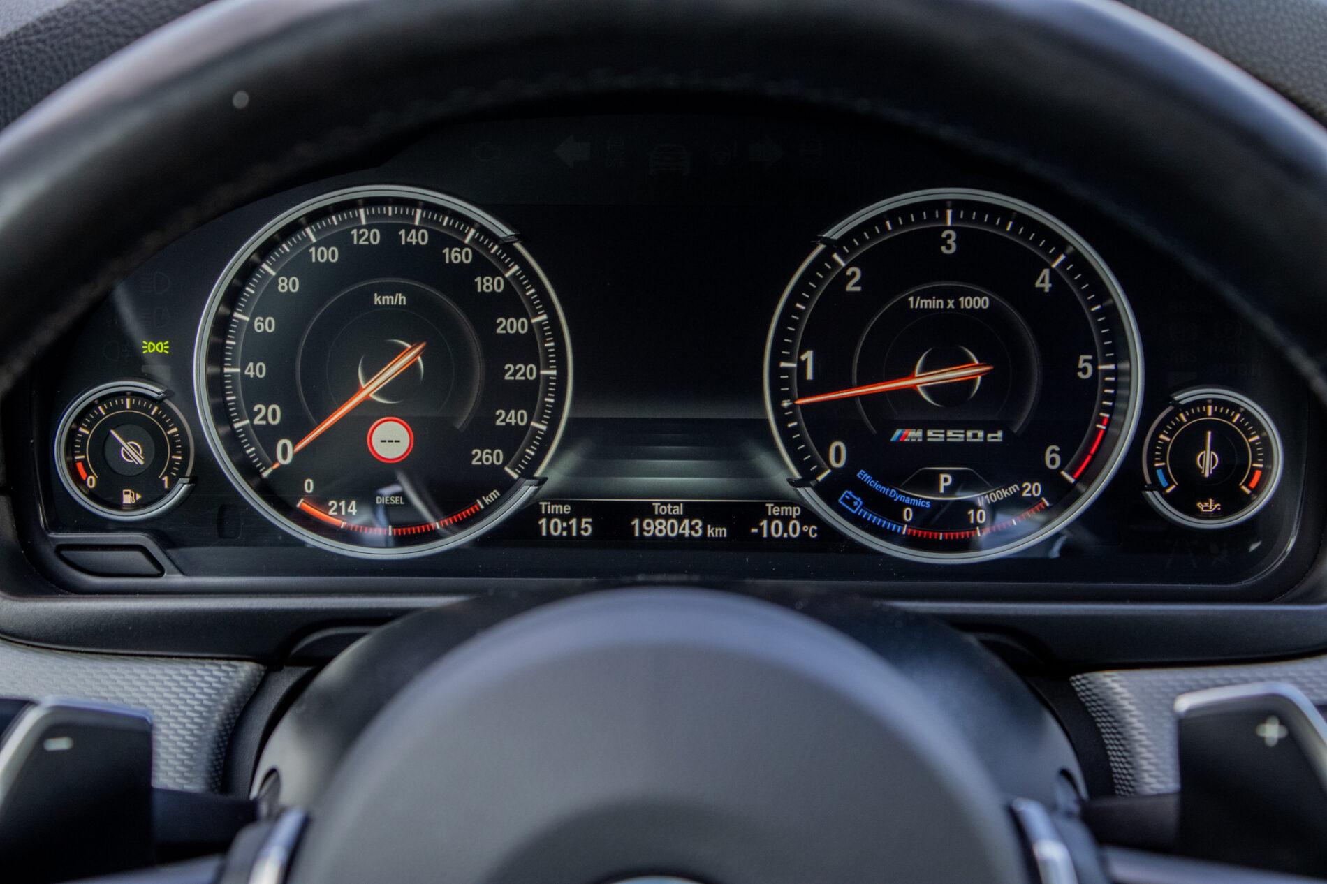 2015 BMW M550d, strieborná sedan, 198 043 km