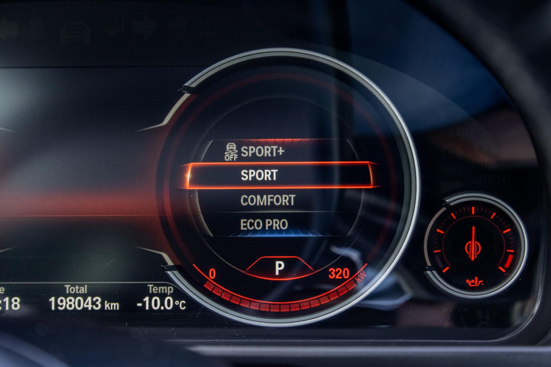 2015 BMW M550d, strieborná sedan, 198 043 km