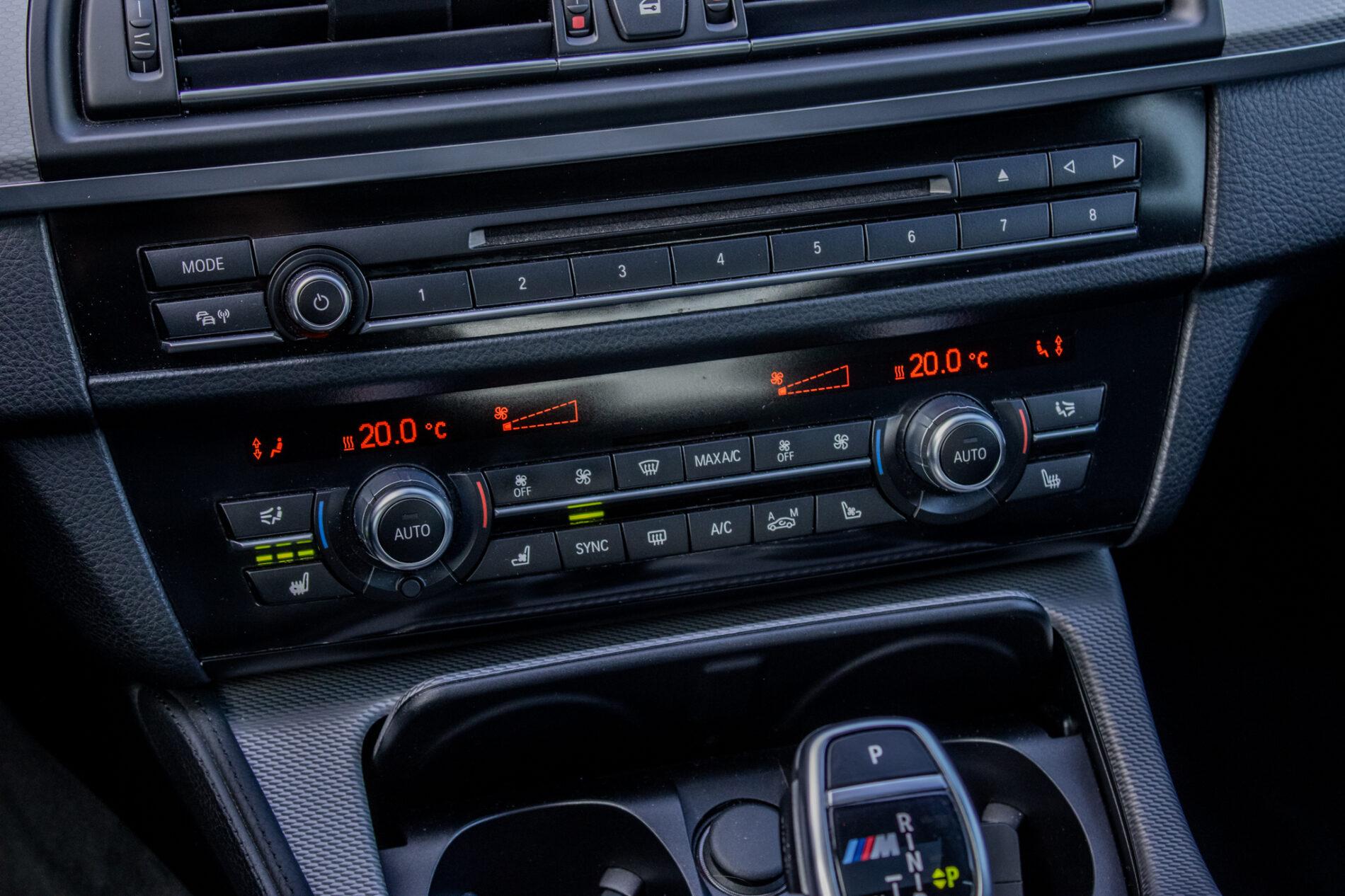 2015 BMW M550d, strieborná sedan, 198 043 km