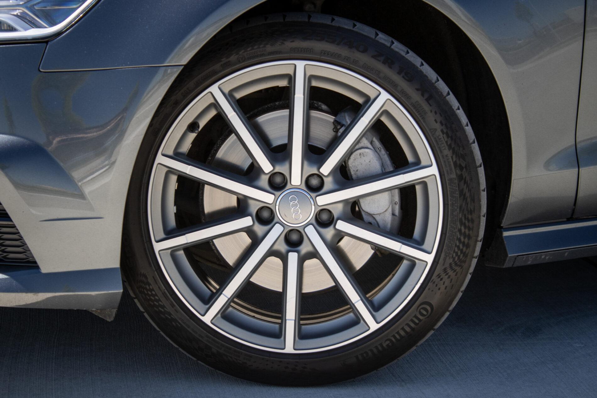 2018 AUDI A6, sivá sedan, 142 454 km