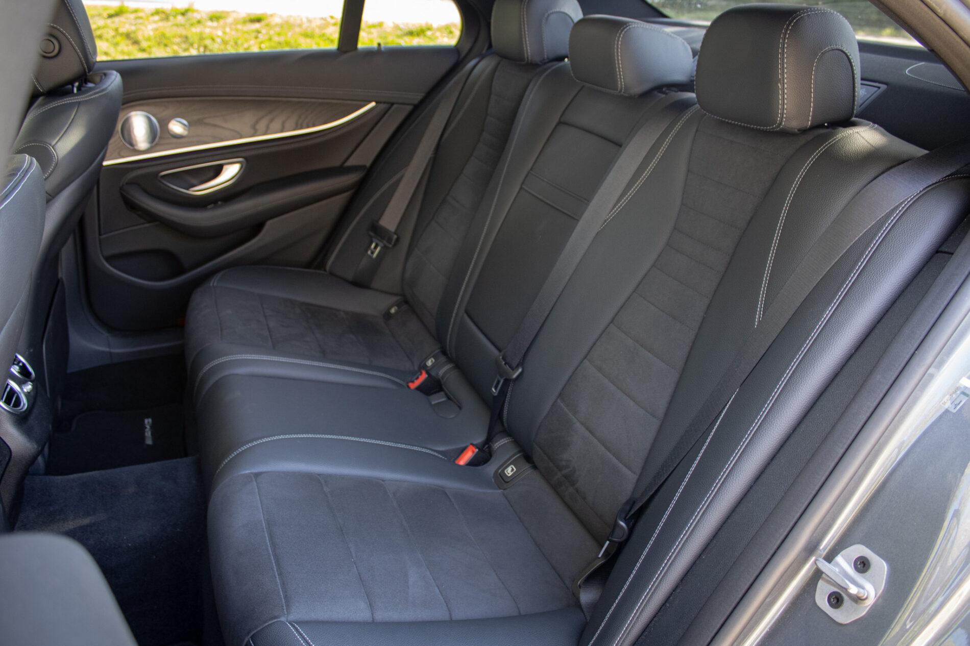 2020 Mercedes-Benz E 400d, sivá sedan, 93 682 km
