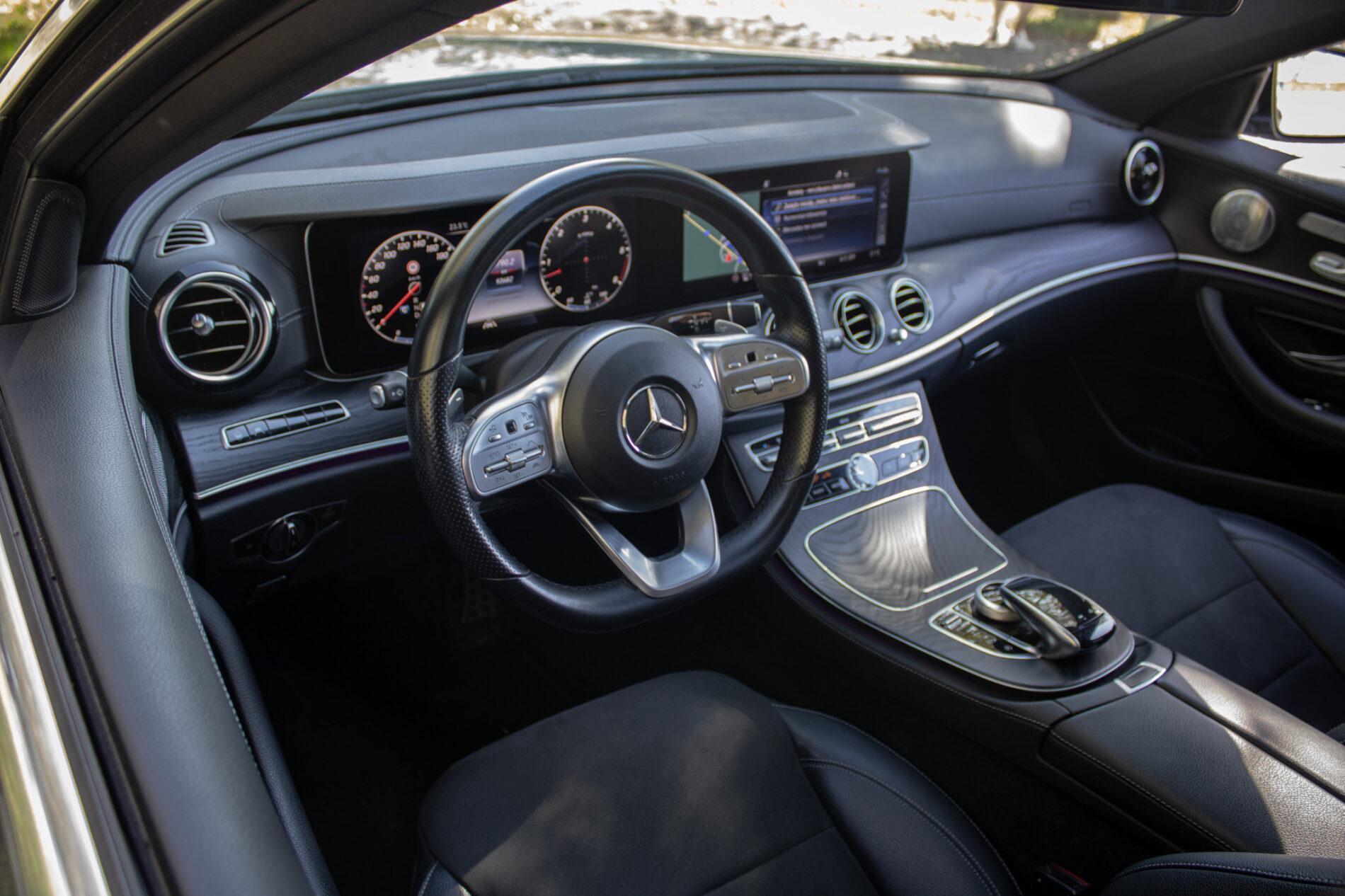 2020 Mercedes-Benz E 400d, sivá sedan, 93 682 km