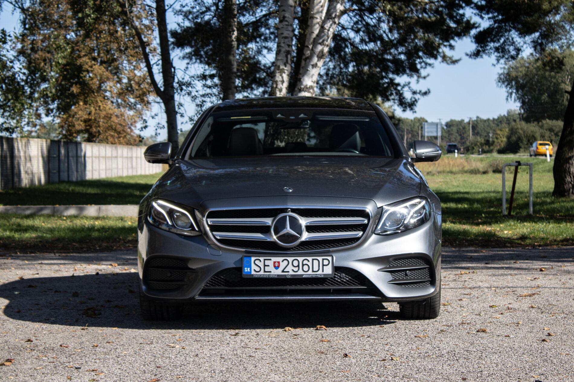 2020 Mercedes-Benz E 400d, sivá sedan, 93 682 km