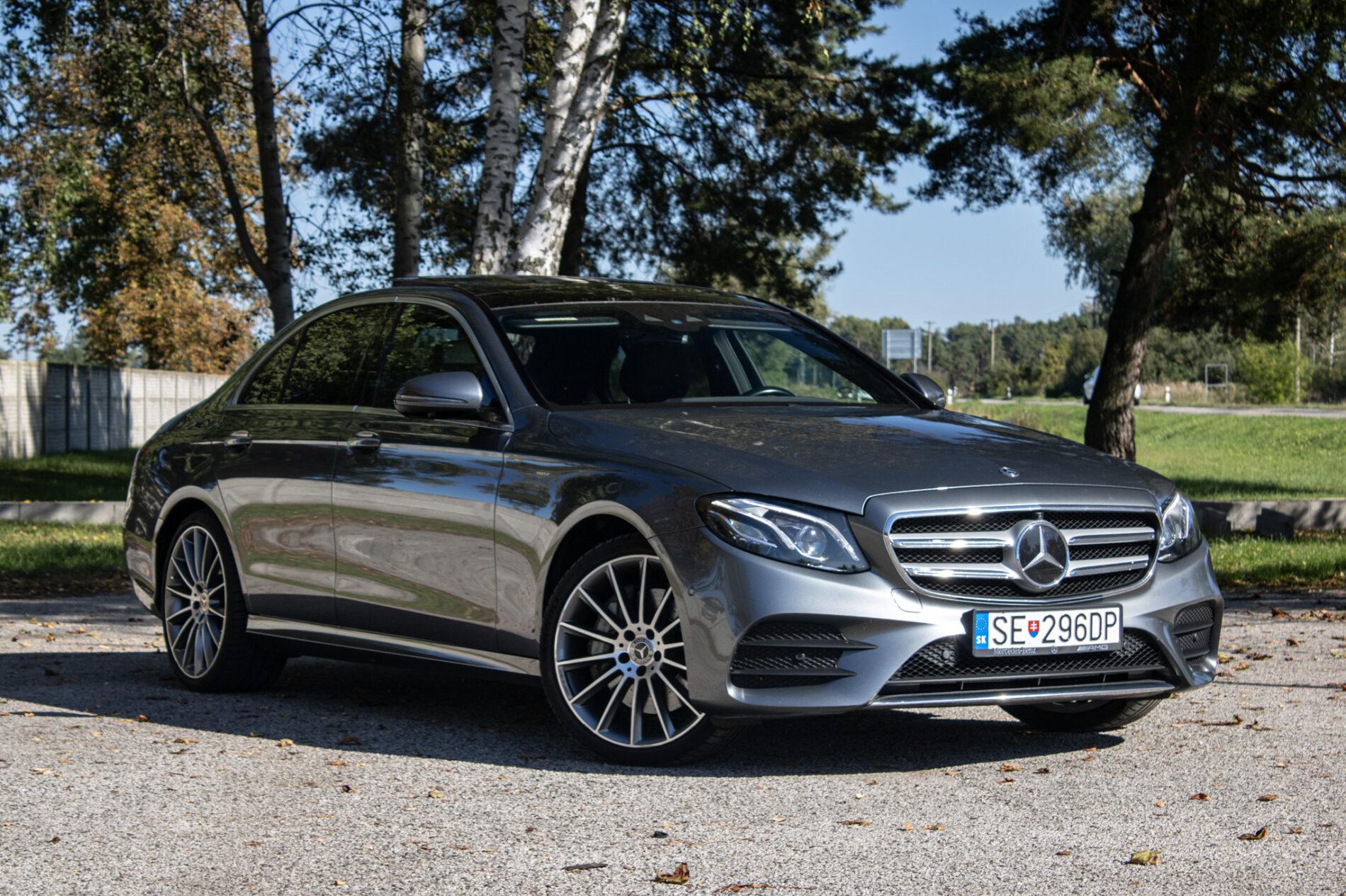 2020 Mercedes-Benz E 400d, sivá sedan, 93 682 km