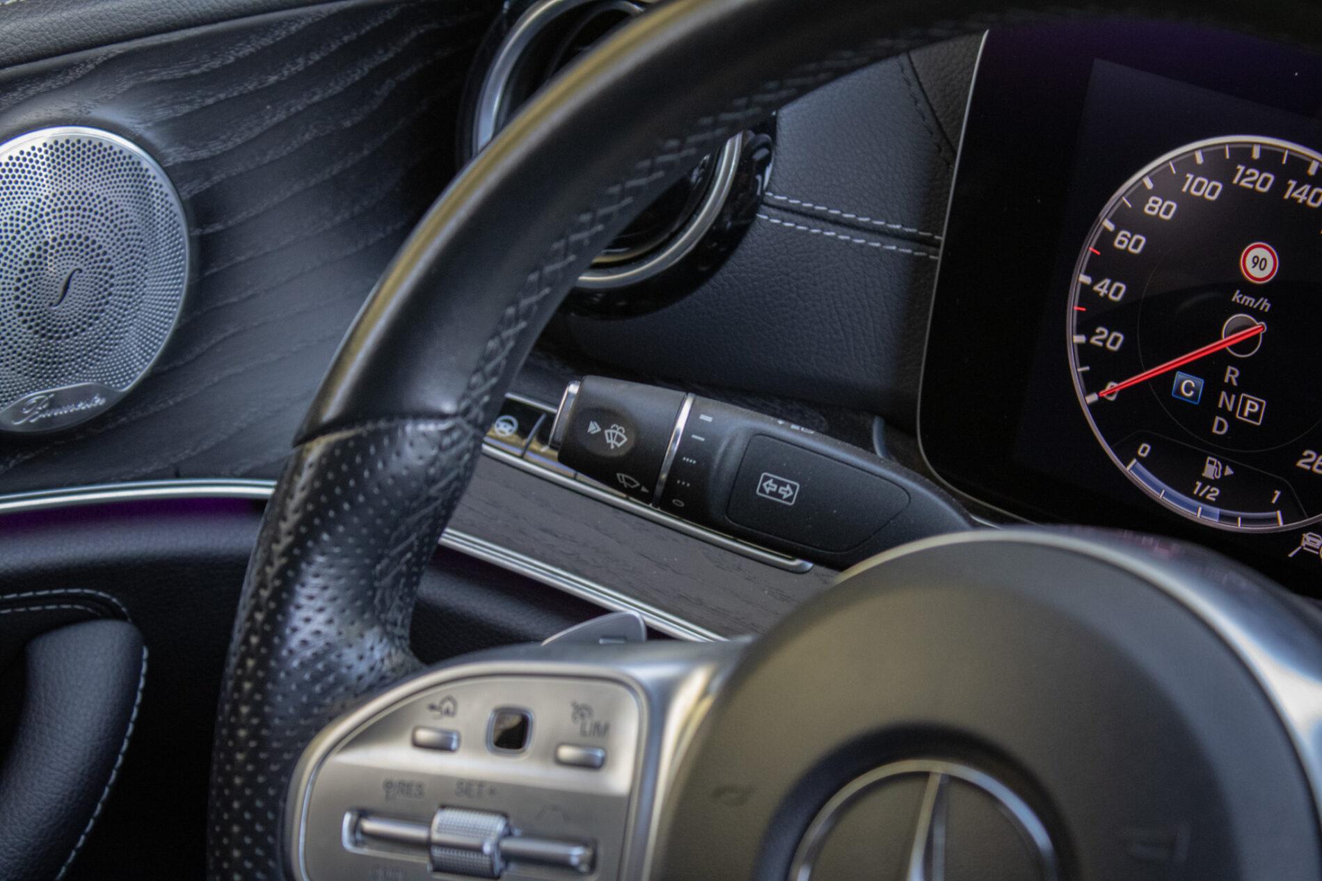 2020 Mercedes-Benz E 400d, sivá sedan, 93 682 km