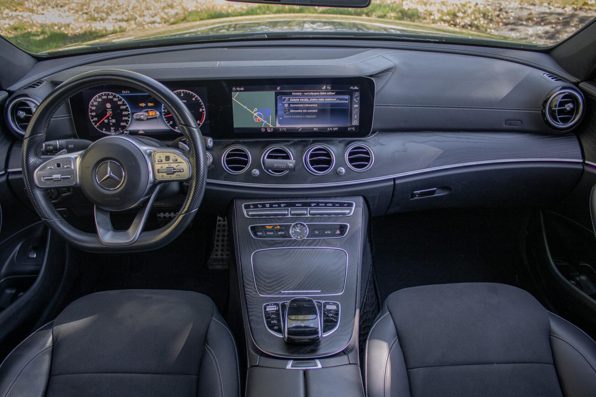 2020 Mercedes-Benz E 400d, sivá sedan, 93 682 km