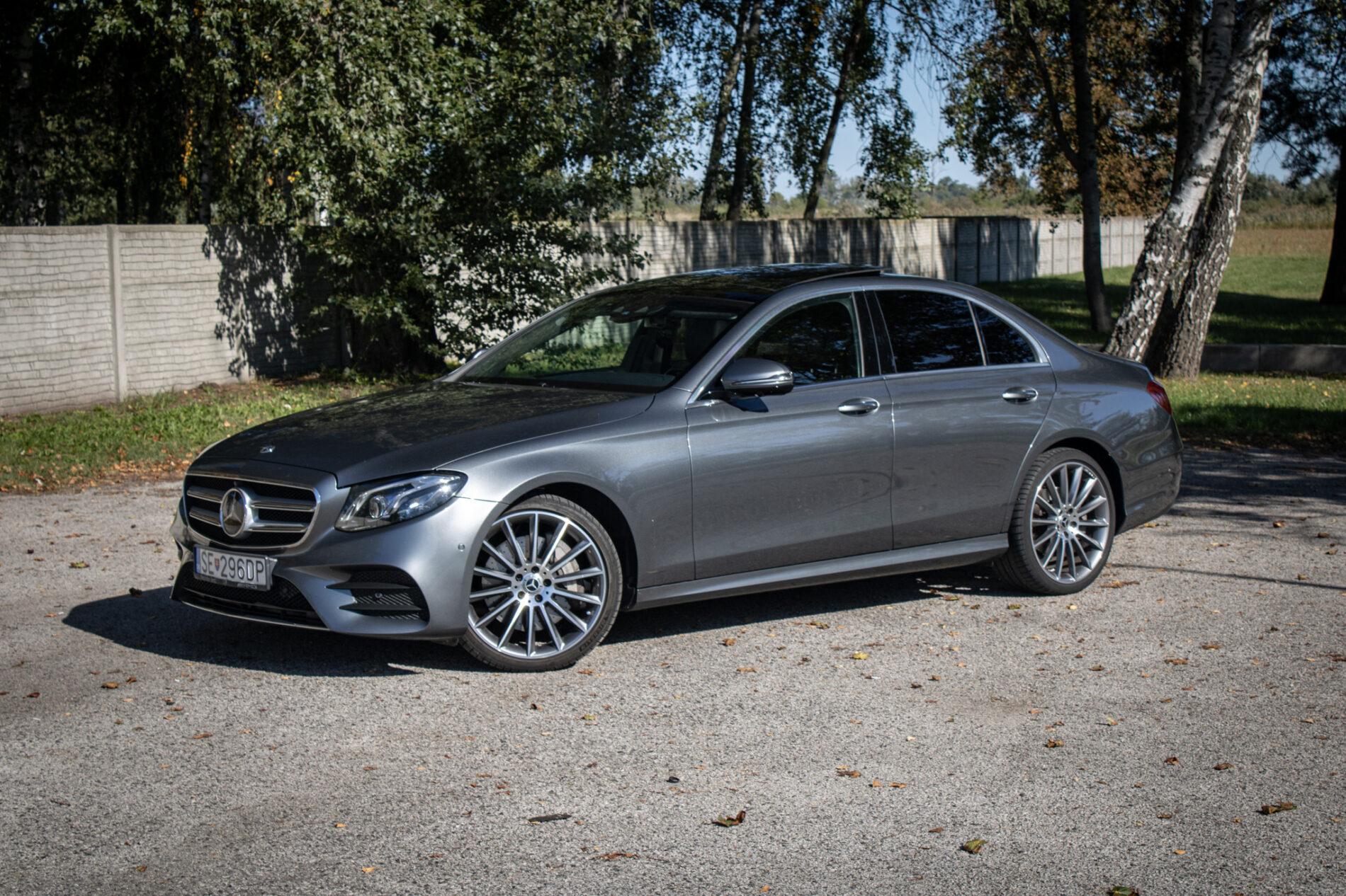 2020 Mercedes-Benz E 400d, sivá sedan, 93 682 km