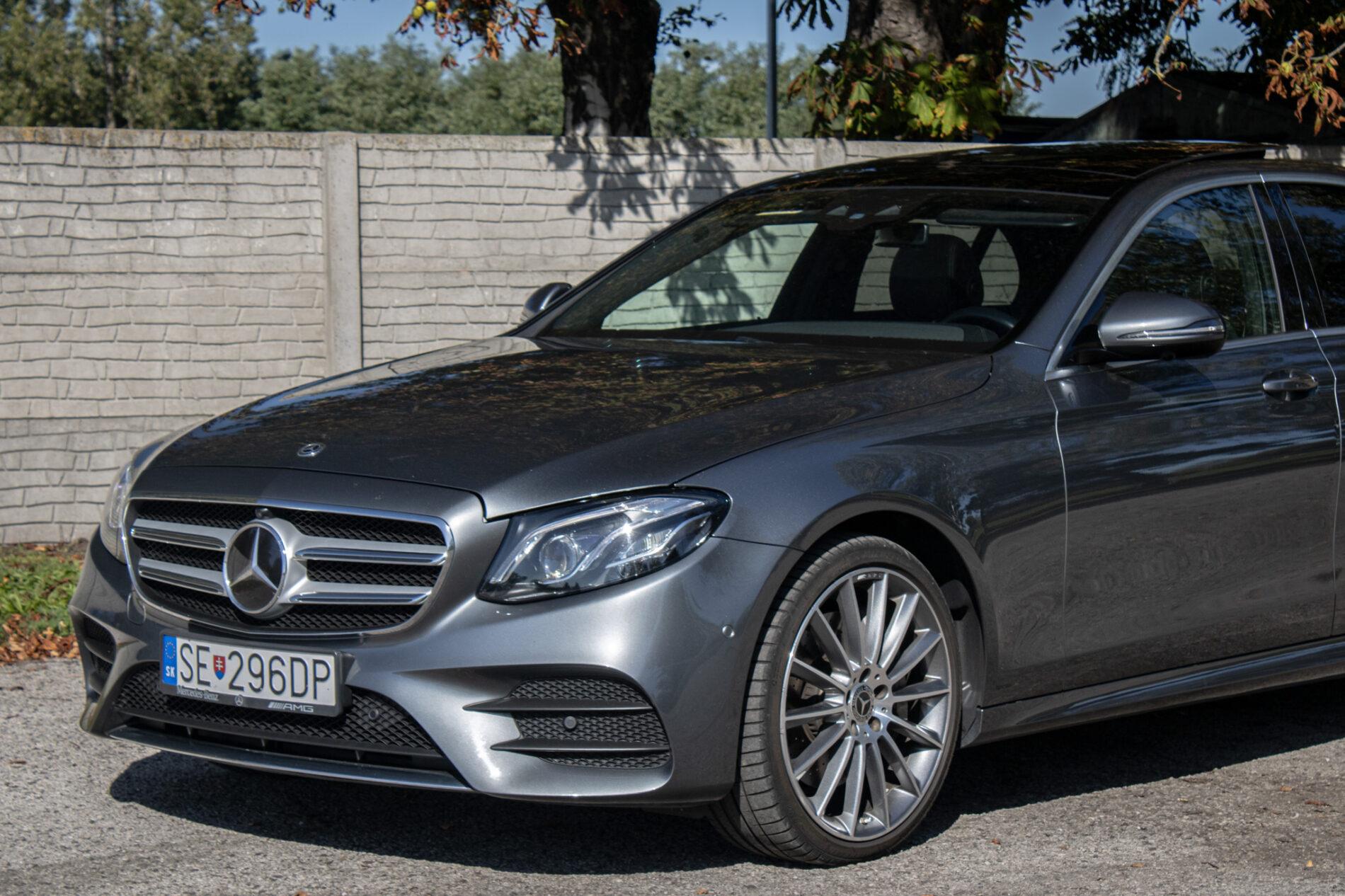 2020 Mercedes-Benz E 400d, sivá sedan, 93 682 km