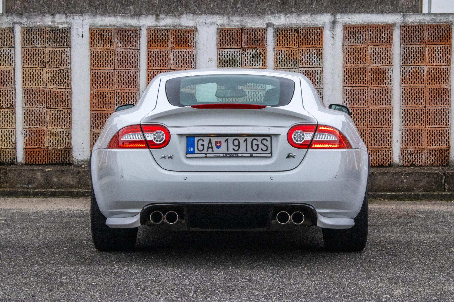 2010 Jaguar XKR, biela kupé, 126 966 km