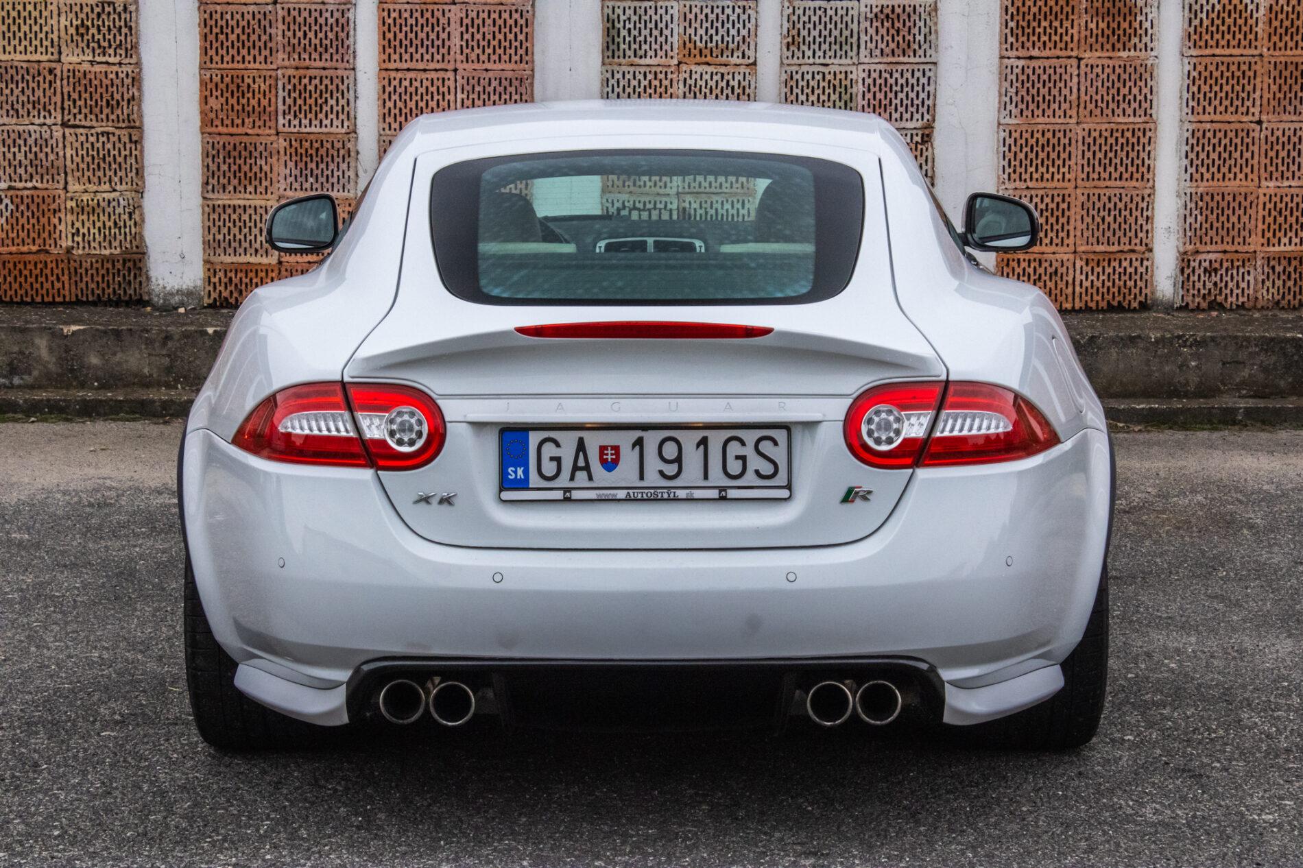 2010 Jaguar XKR, biela kupé, 126 966 km