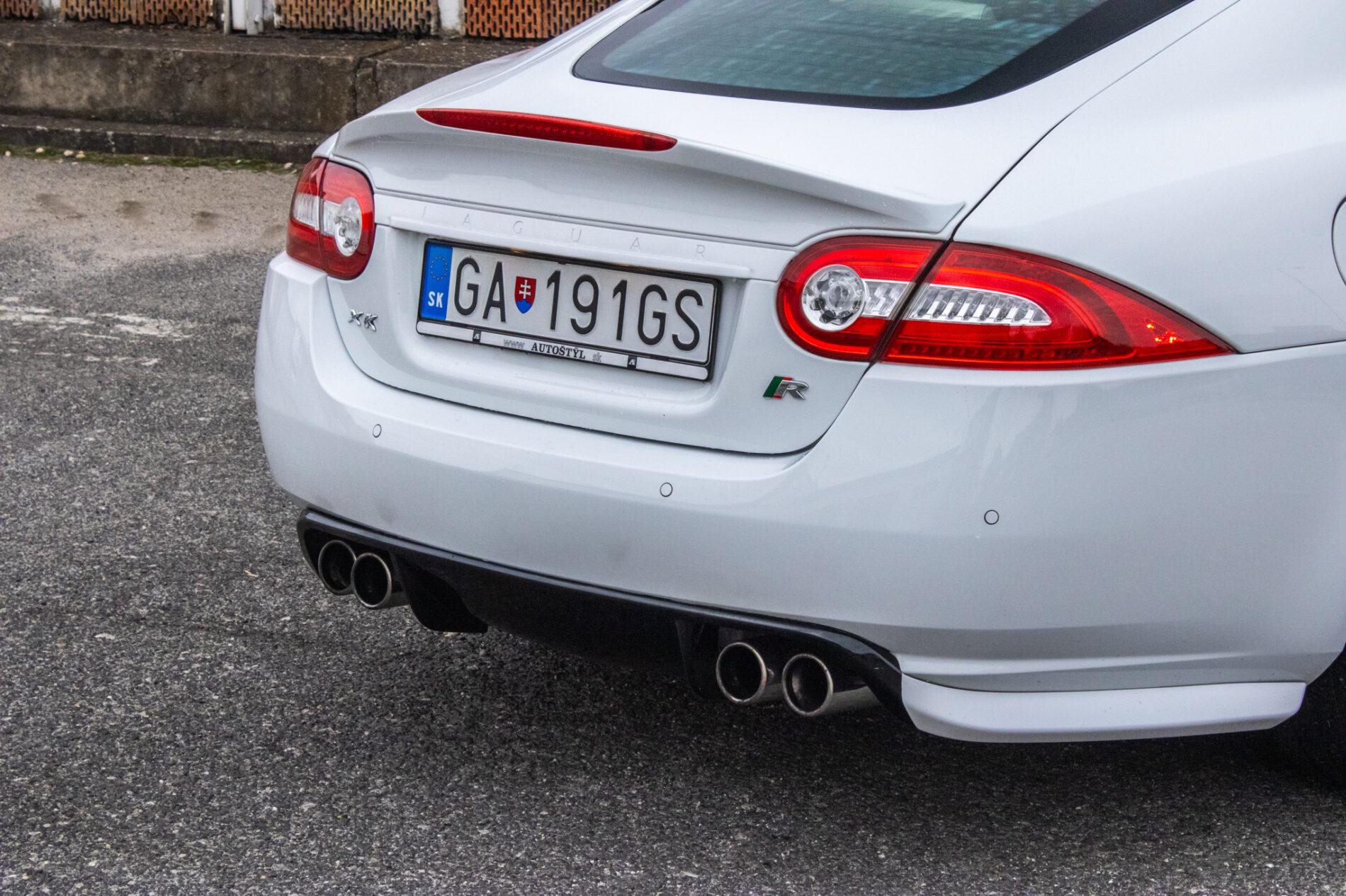 2010 Jaguar XKR, biela kupé, 126 966 km