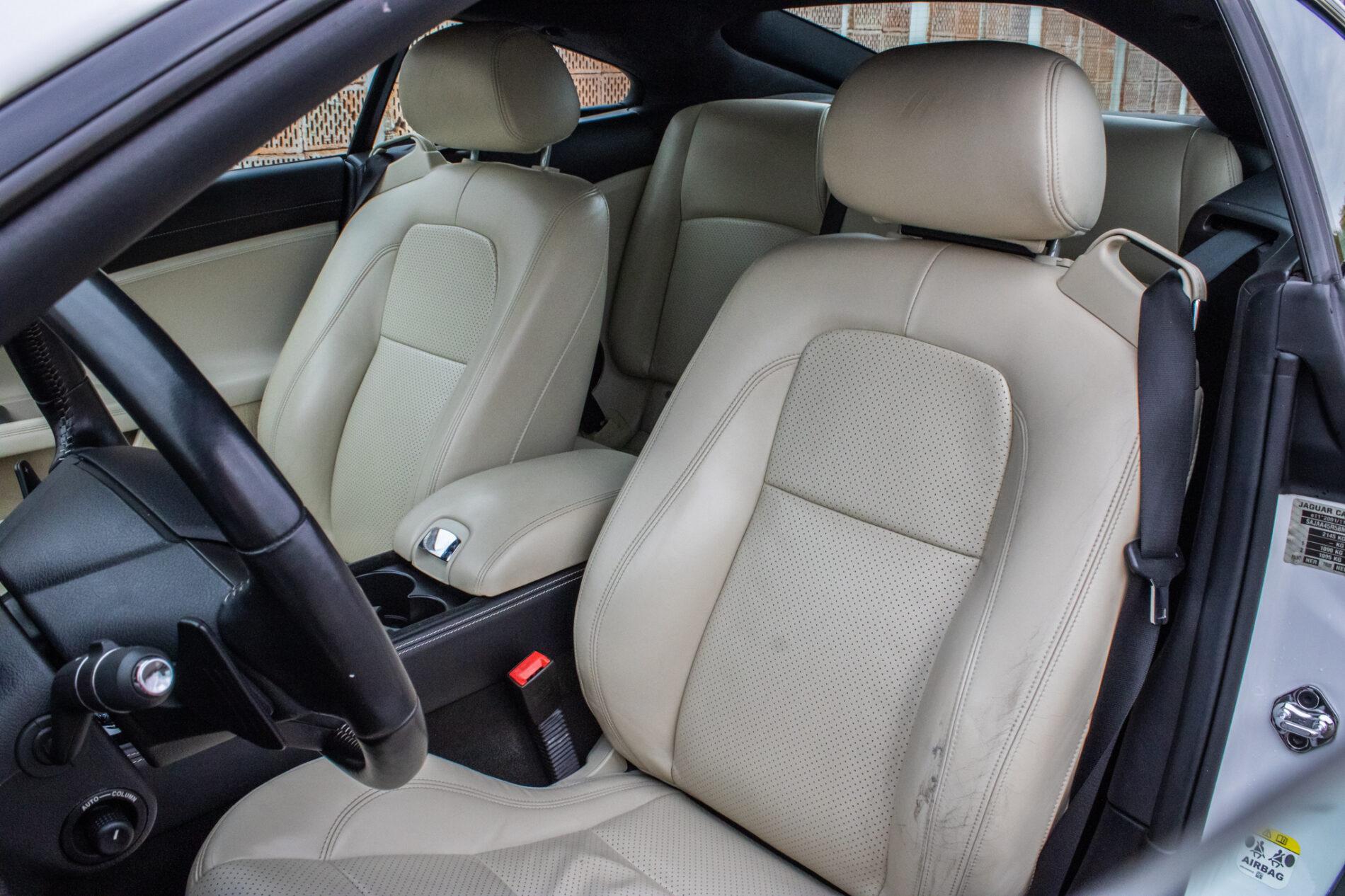 2010 Jaguar XKR, biela kupé, 126 966 km