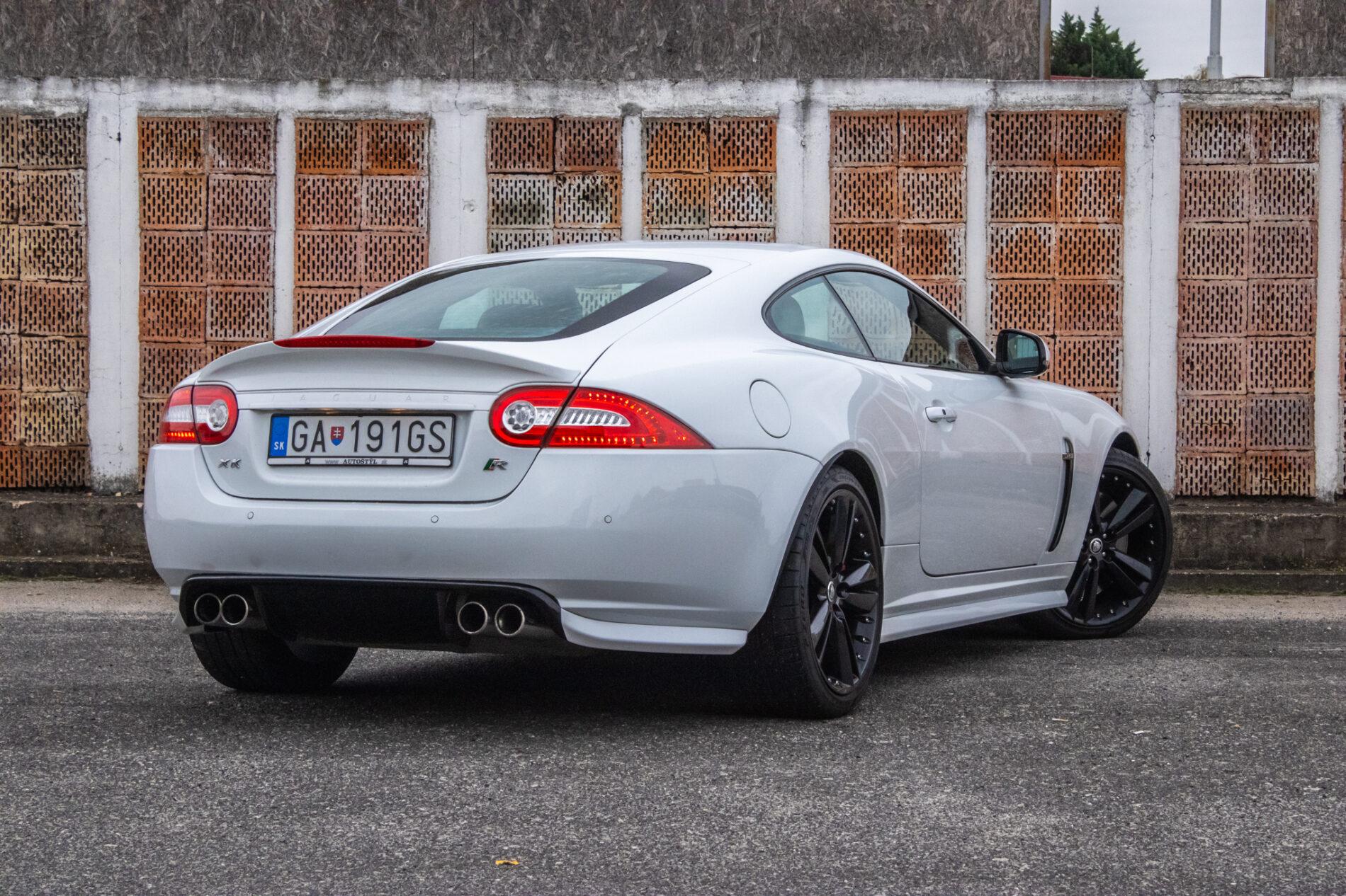 2010 Jaguar XKR, biela kupé, 126 966 km